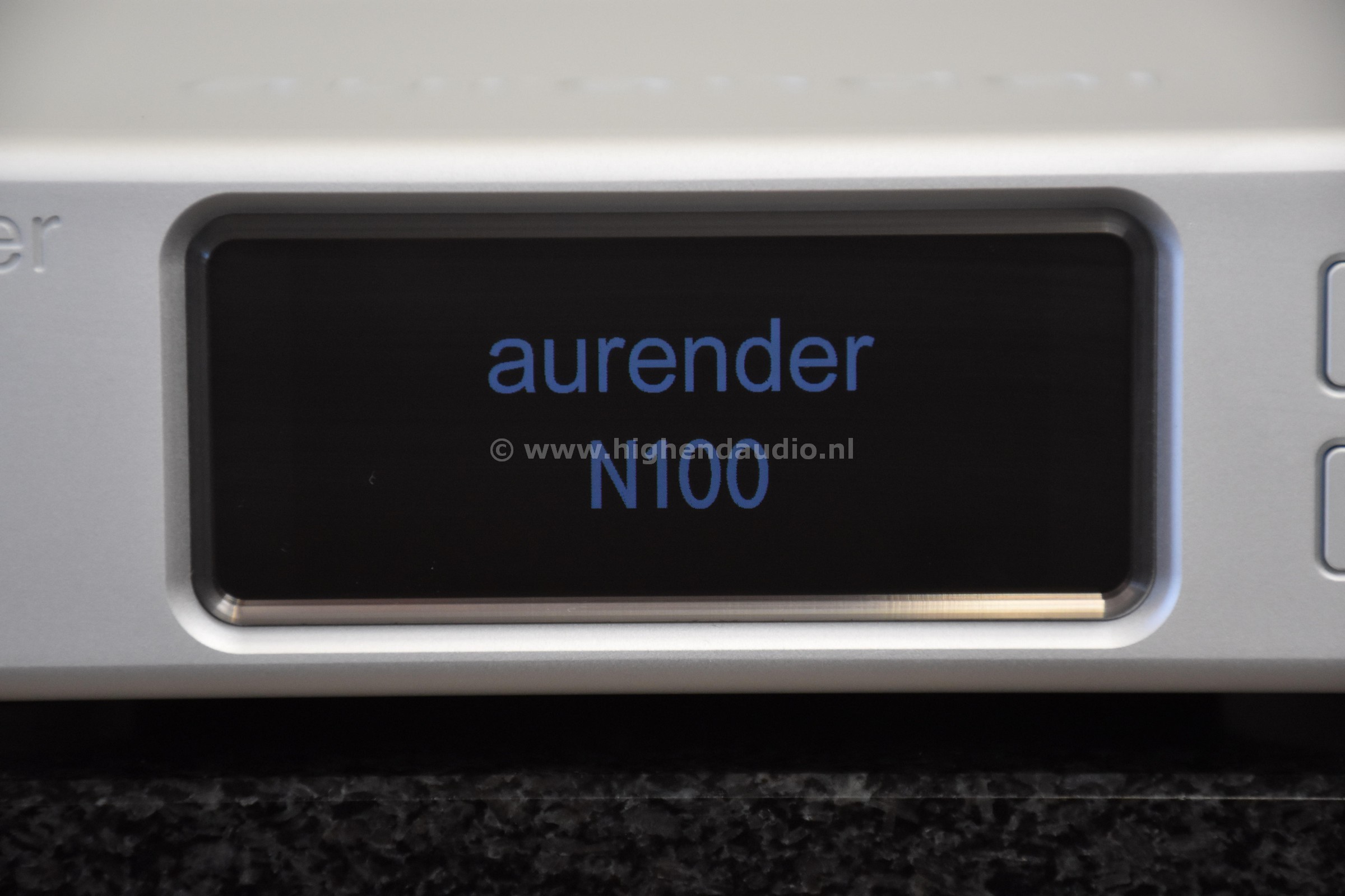 Aurender-N100H-2TBMQA-N100BJN704-display1_wm
