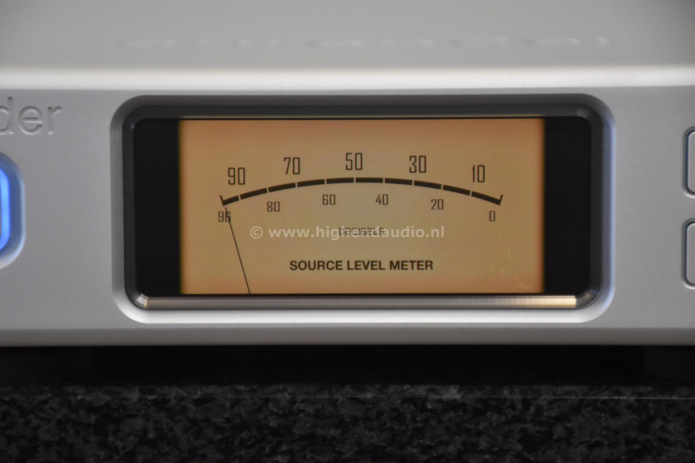 Aurender-N100H-2TBMQA-N100BJN704-display2_wm