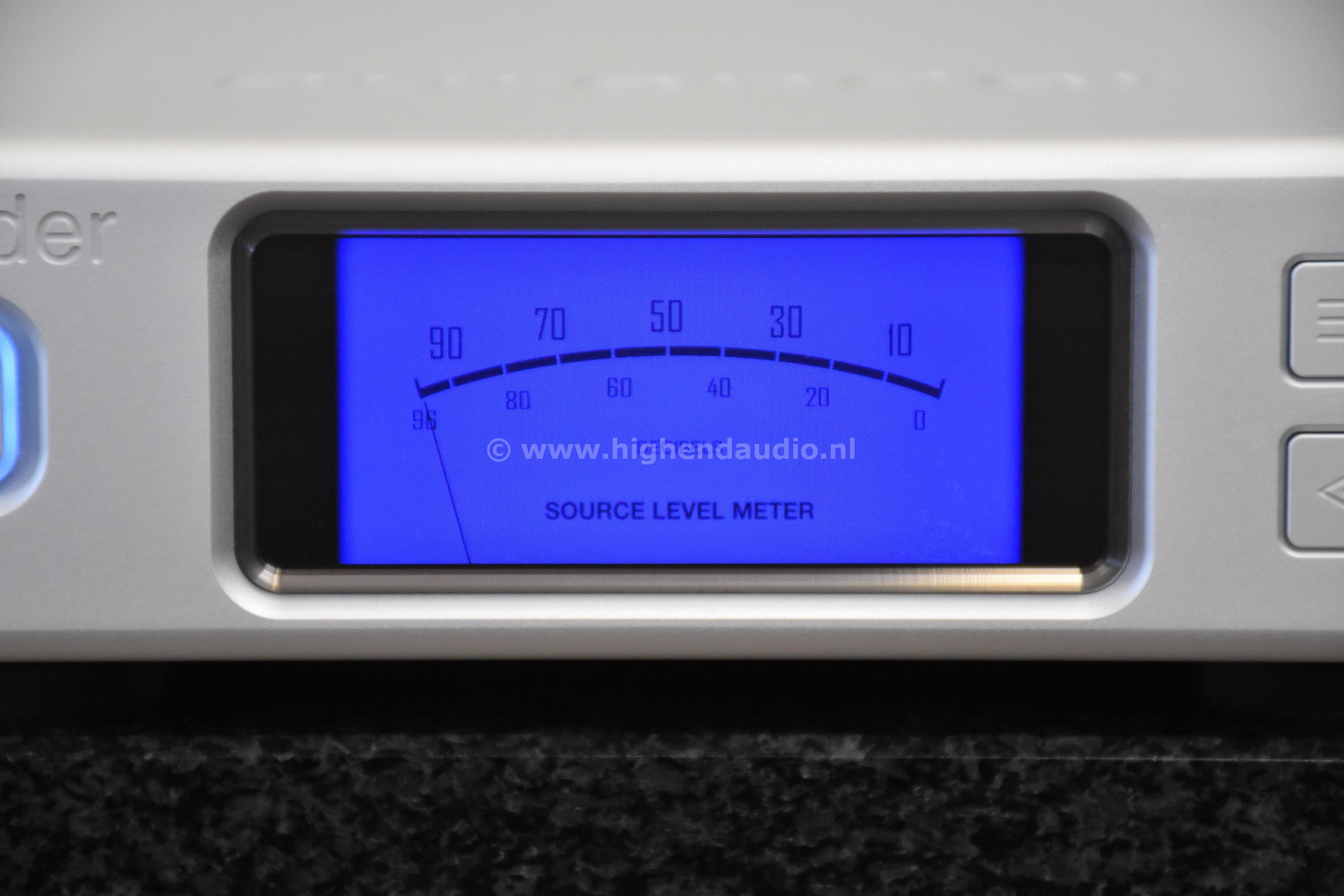 Aurender-N100H-2TBMQA-N100BJN704-display3_wm