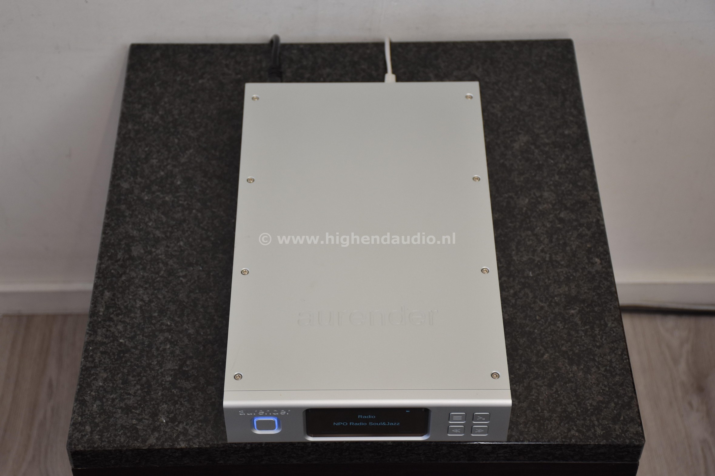 Aurender-N100H-2TBMQA-N100BJN704-top_wm