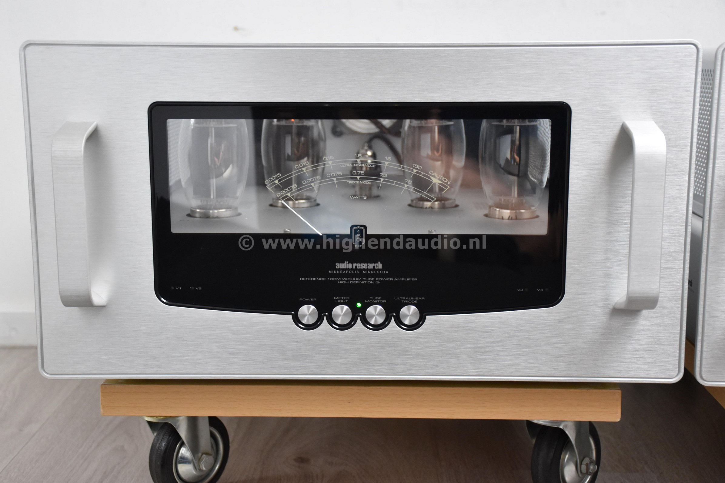 AR-Reference160M-MKII-50684-50685-frontleft_wm