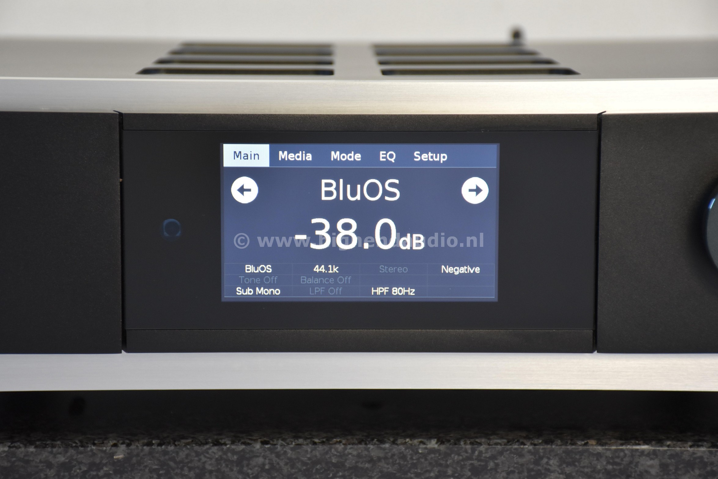 NAD-M12-BluOS-H7YM1202281-frontdisplay_wm