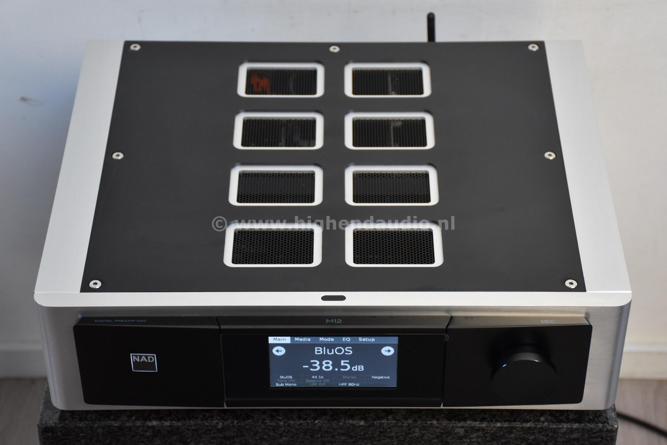 NAD-M12-BluOS-H7YM1202281-top_wm