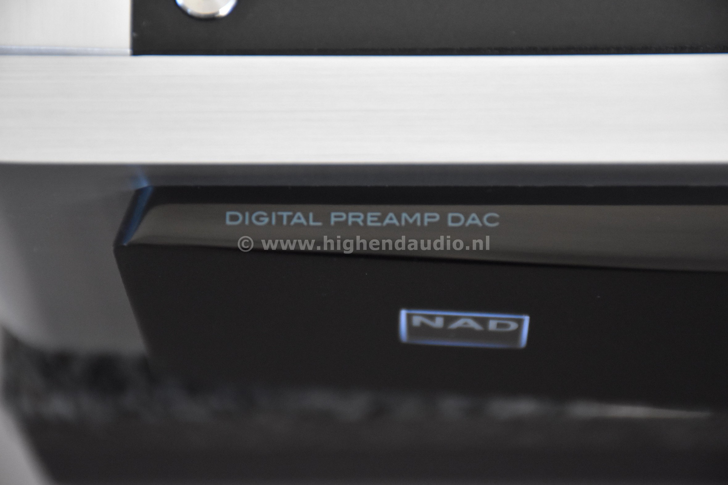 NAD-M12-BluOS-H7YM1202281-topcloseup_wm