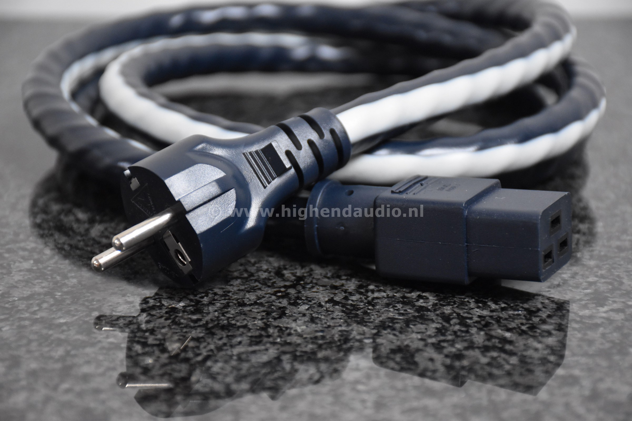 Shunyata-VenomHC-1,75m-detail1_wm