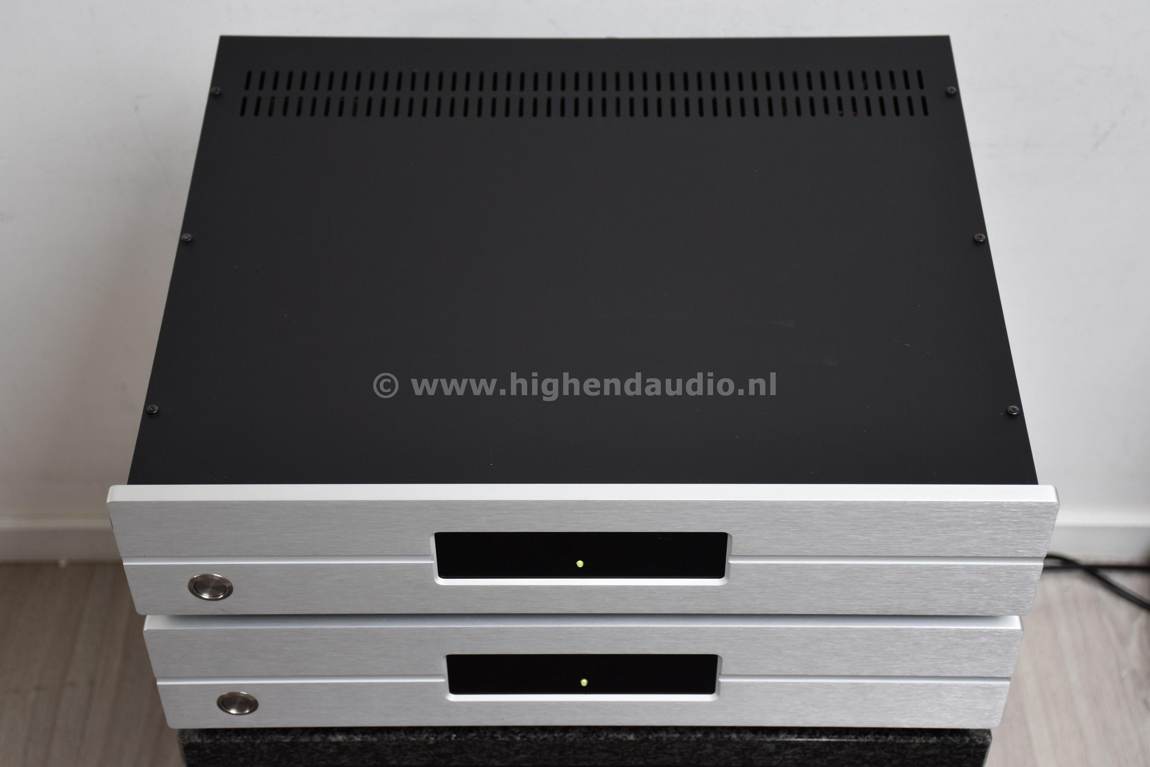 MirrorImage-Aemulus-20150218143-20150218144-top1_wm