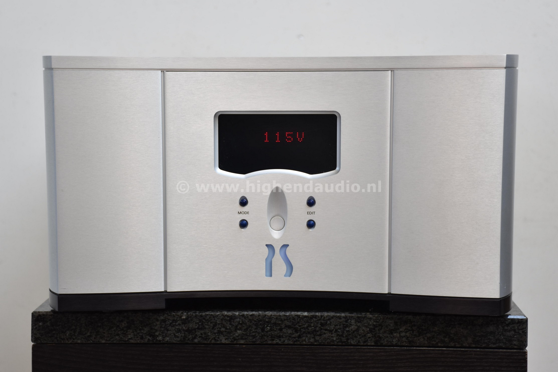 PSAudio-PP1000-P103L036-front_wm