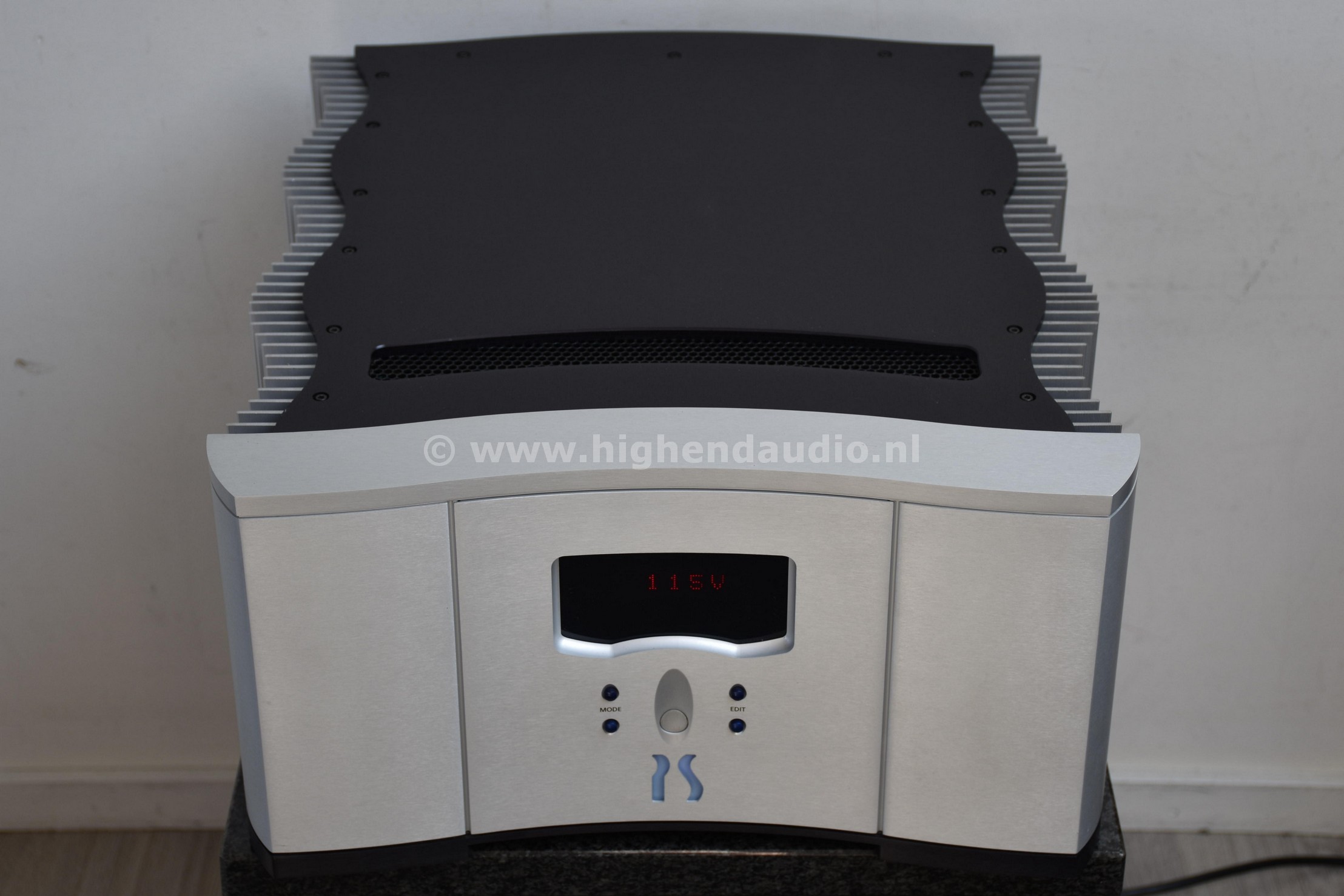 PSAudio-PP1000-P103L036-top_wm