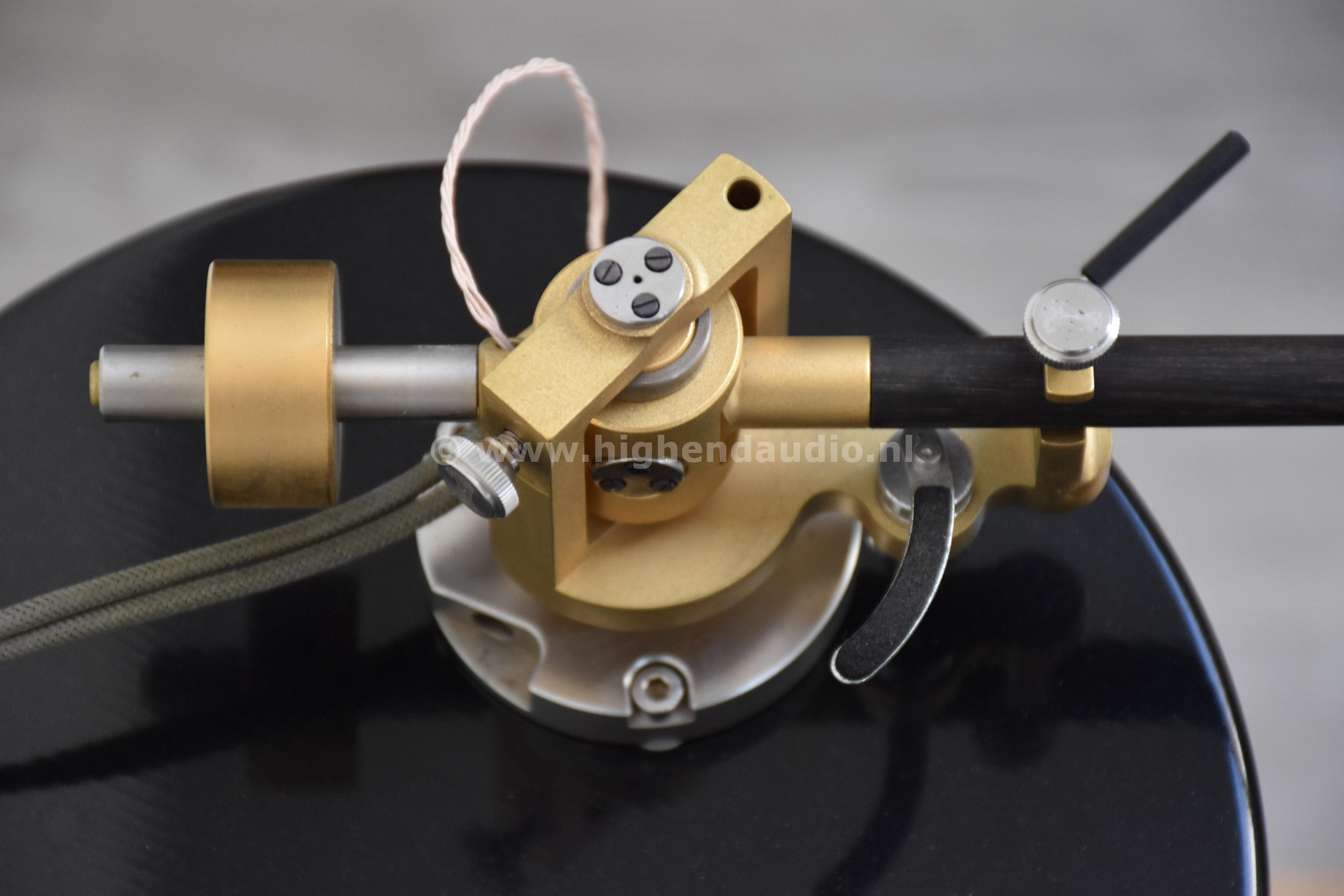 DaVinciAudioLabs-AASGabriel-LimitedEdition-5of77-tonearm2_wm