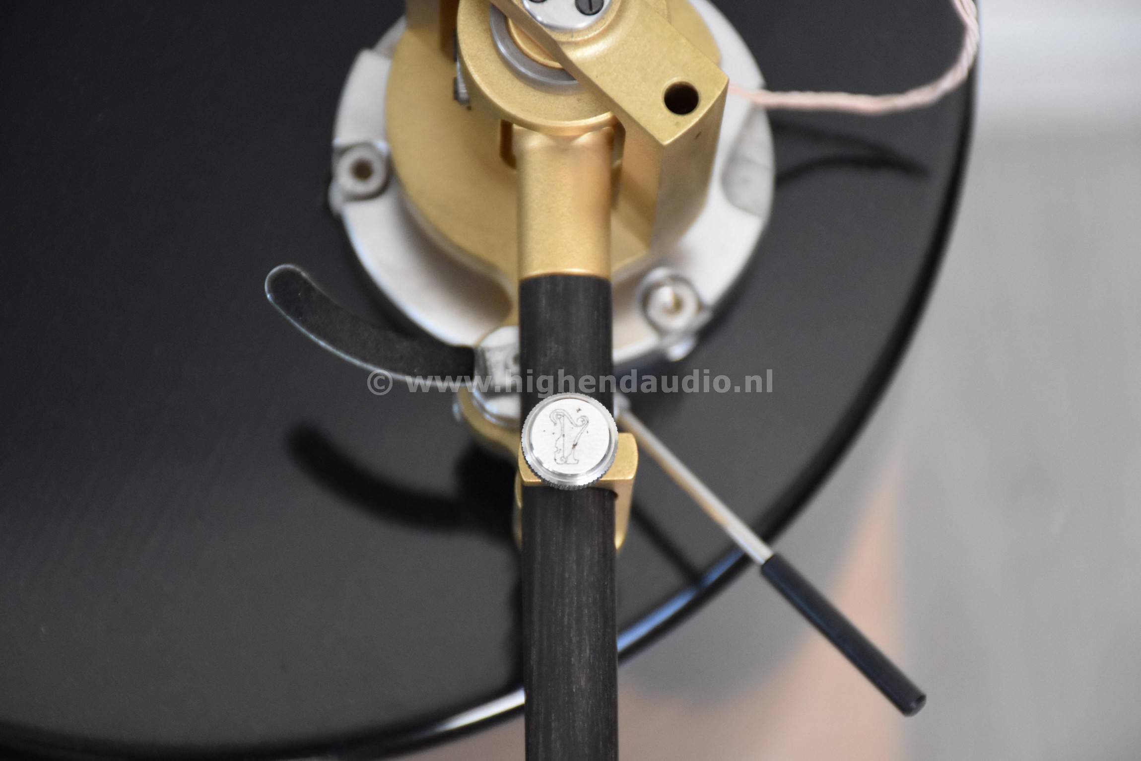 DaVinciAudioLabs-AASGabriel-LimitedEdition-5of77-tonearm3_wm