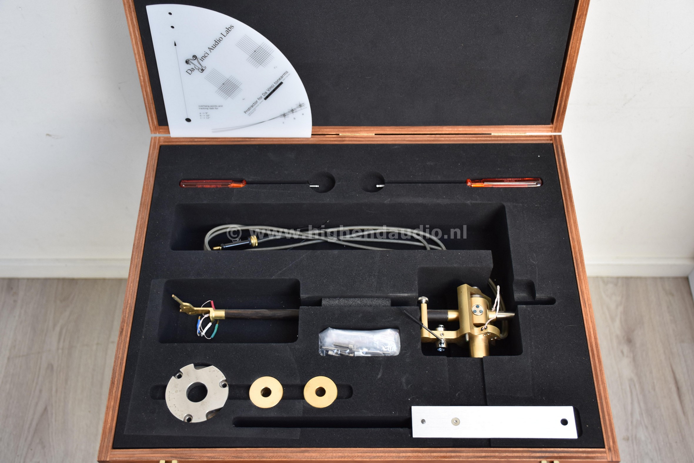 DaVinciAudioLabs-AASGabriel-LimitedEdition-5of77-tonearminbox_wm