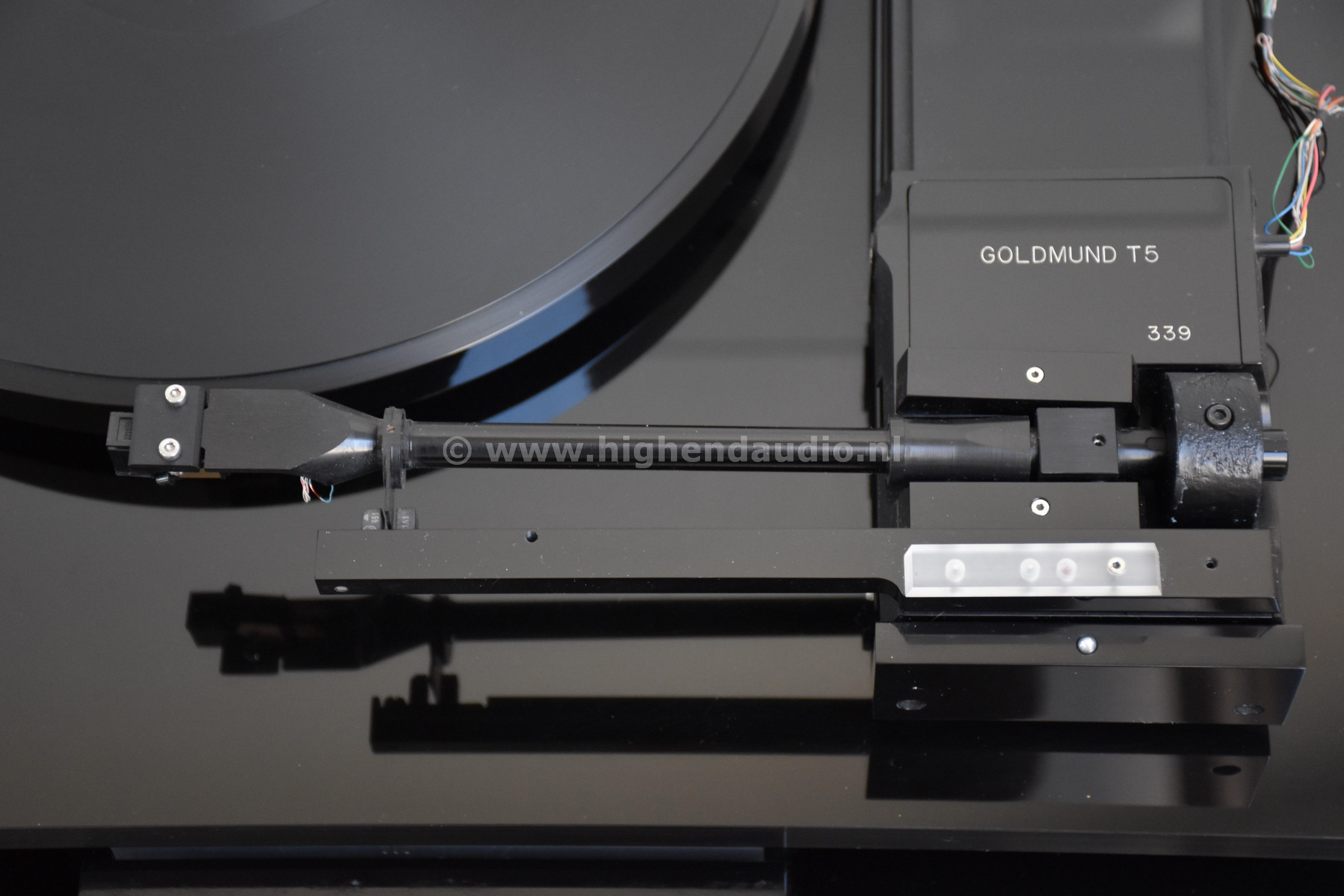 Goldmund-Studietto-2028-II-T5-339_wm