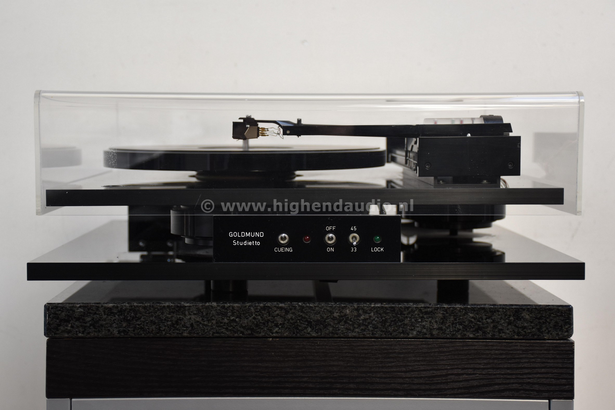 Goldmund-Studietto-2028-II-front_wm