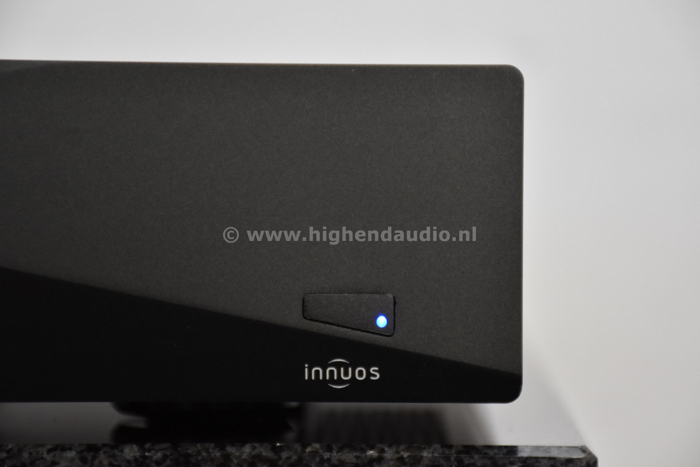 Innuos-ZenithMKII-1702000004109-frontright_wm