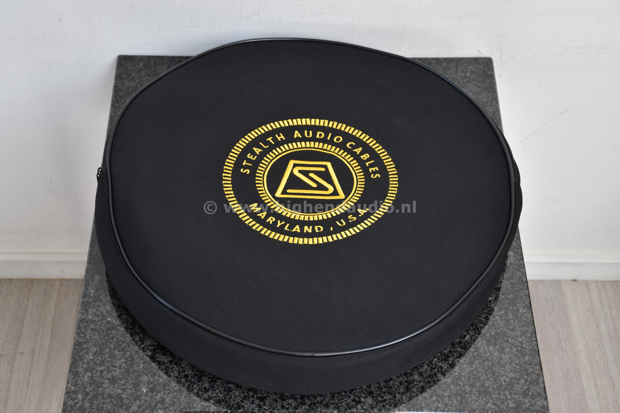 Stealth-DreamV12-Digital-2m-0300316-bag_wm