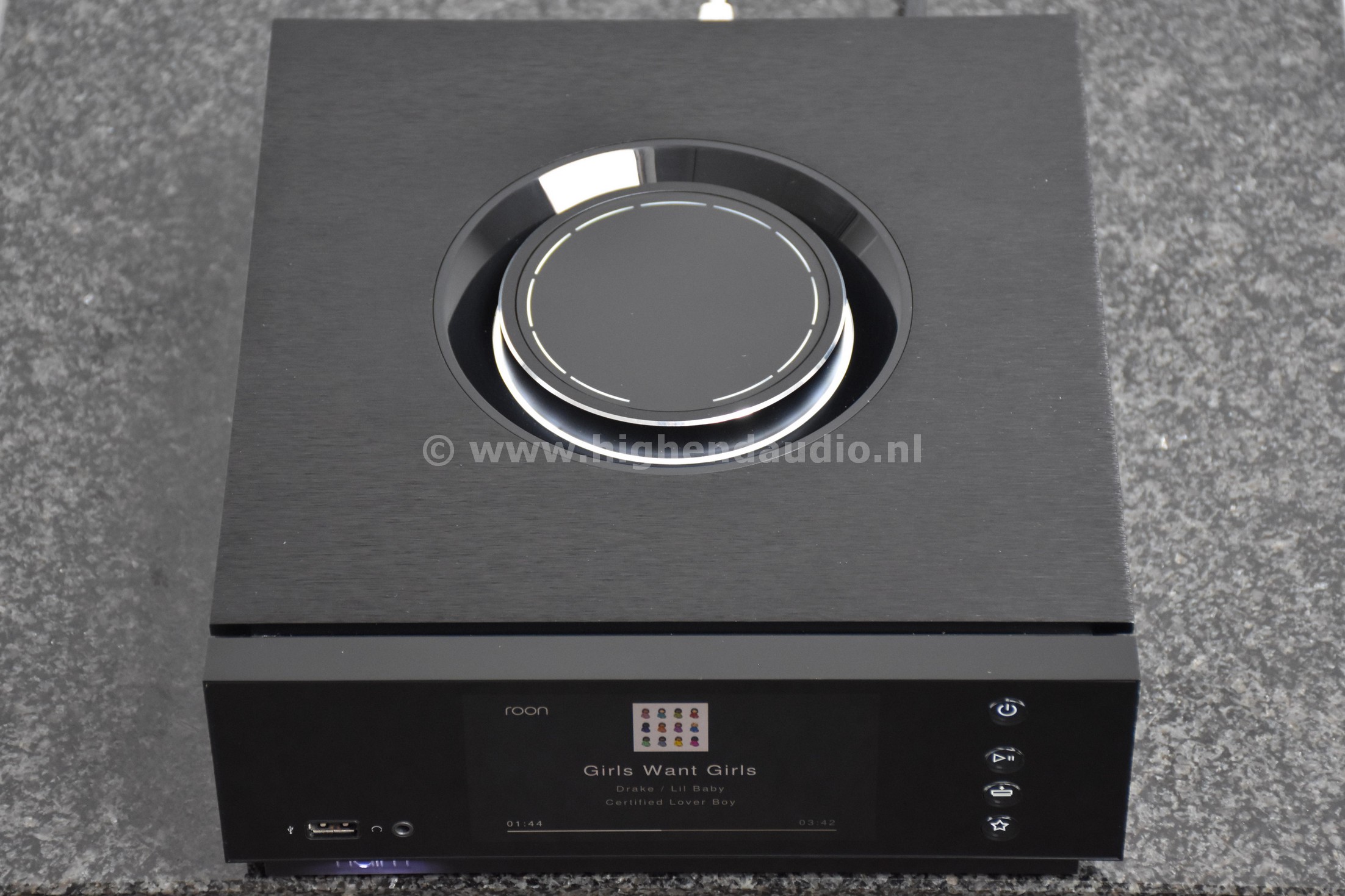 Naim-UnitiAtomHDMI-485432-top_wm