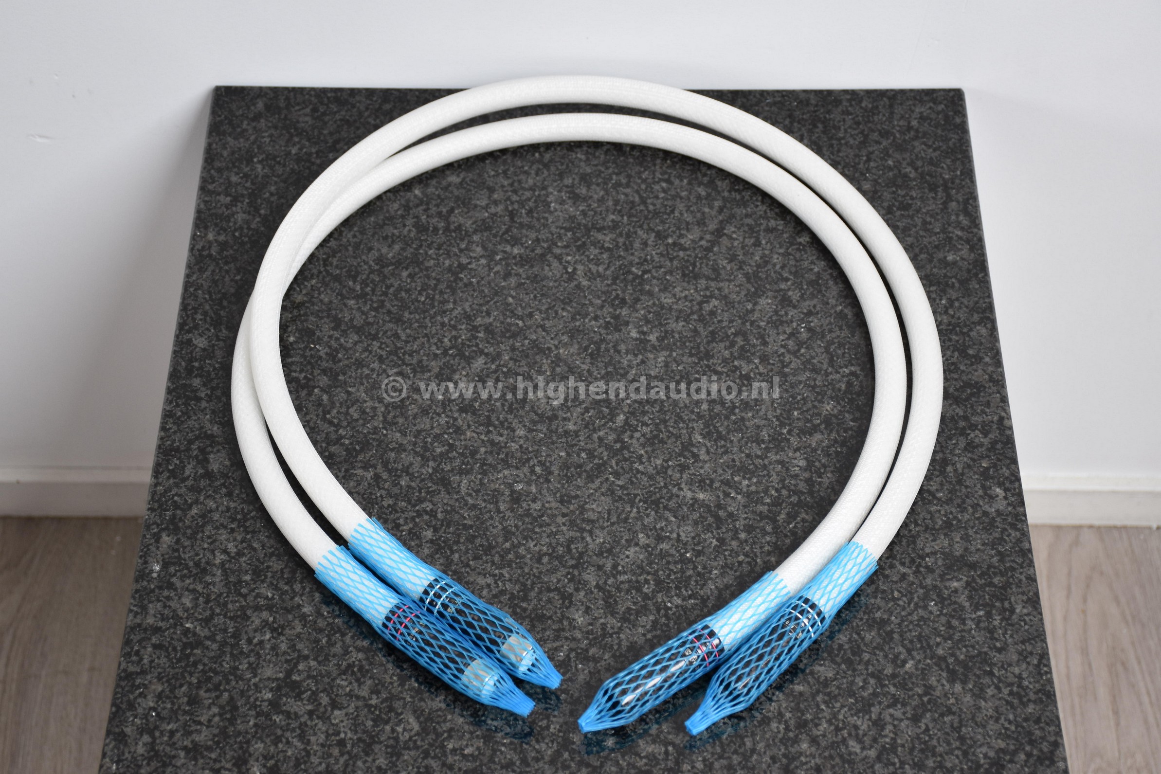 Stealth-IndraV10-XLR-1m-2190214-withprotectors_wm