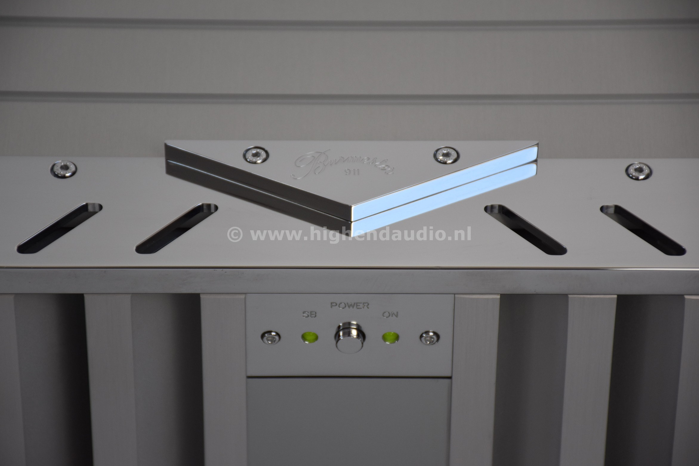 Burmester-911MK3-351003-fronttopcloseup_wm