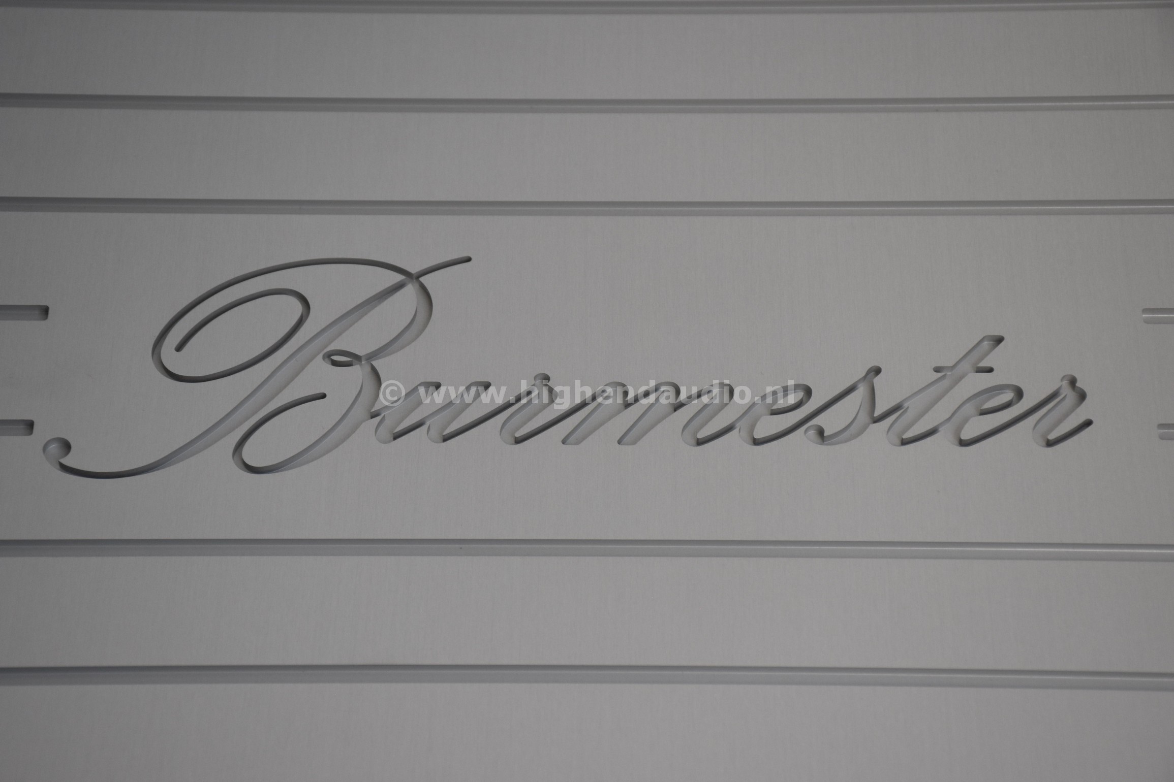 Burmester-911MK3-351003-topcloseup_wm