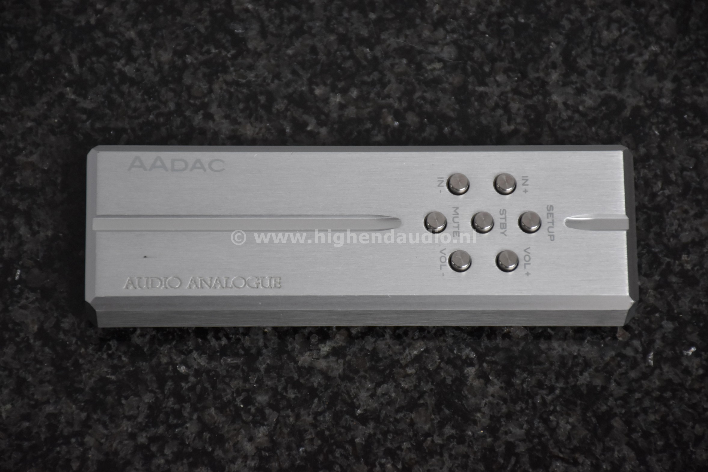 AudioAnalogue-AADac-BT-6600BA19L02-remoteonly_wm