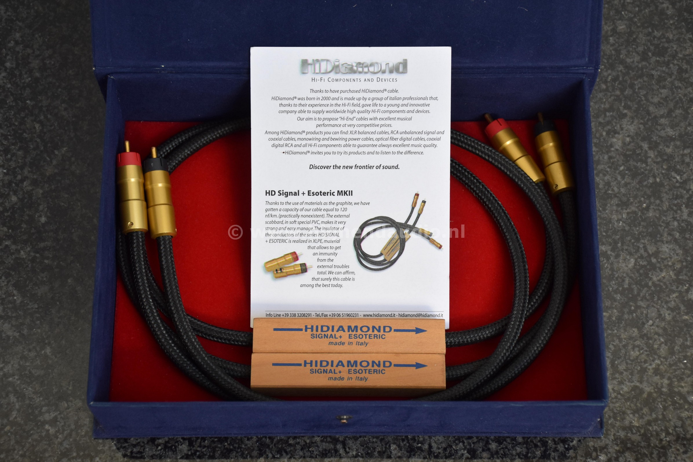 HiDiamond-Signal+EsotericMKII-1m-vableinbox_wm