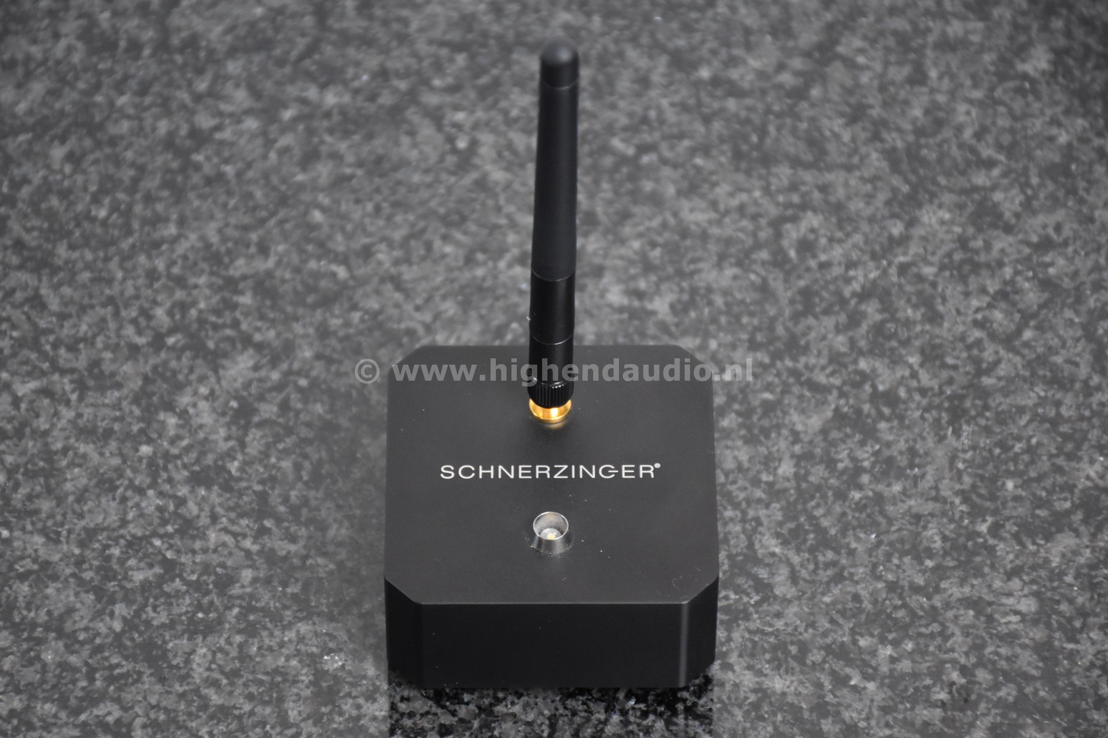 Schnerzinger-GigaPiccoloProtector1-GPPEKM915GF-unitonly_wm