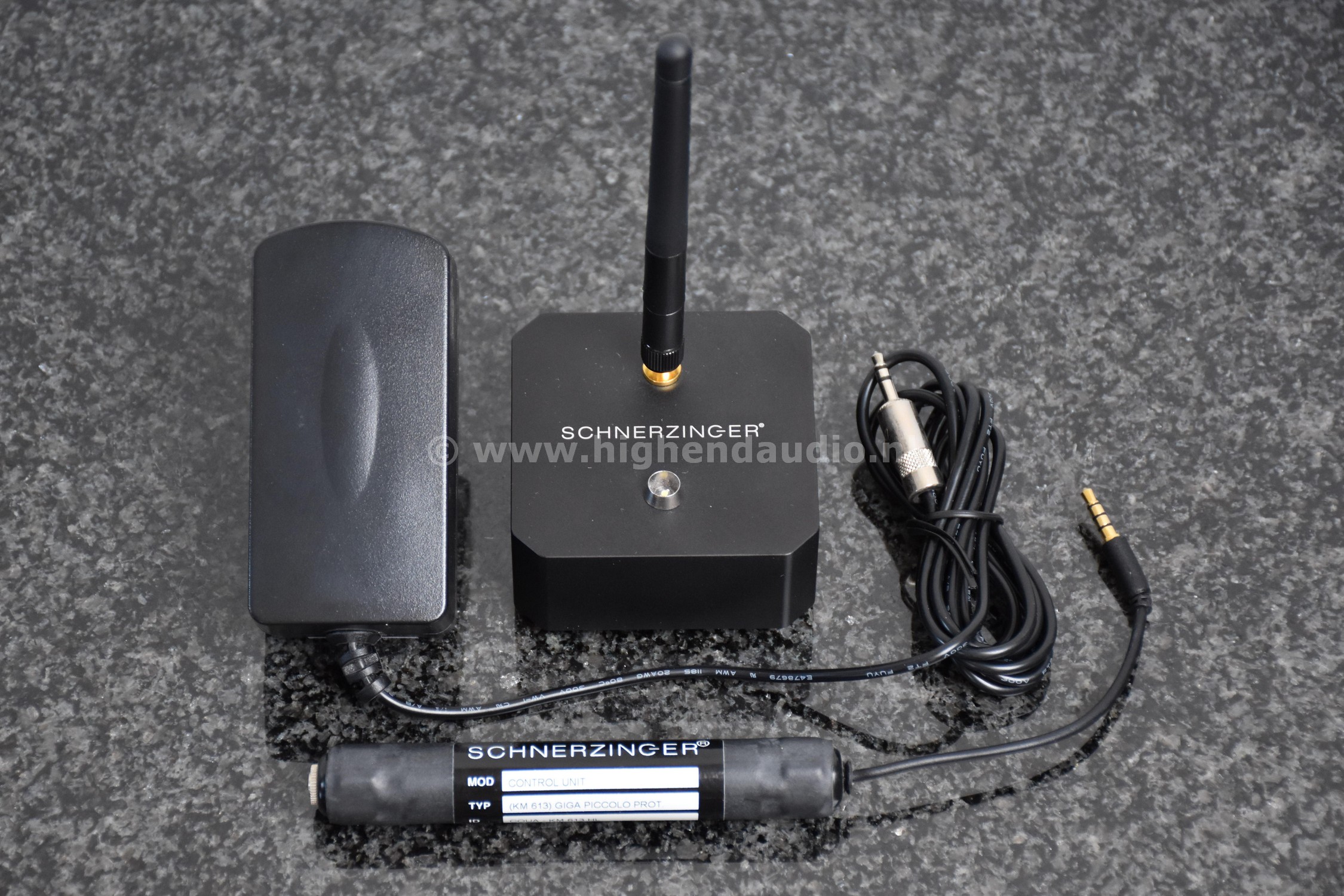 Schnerzinger-GigaPiccoloProtector1-GPPEKM915GF_wm