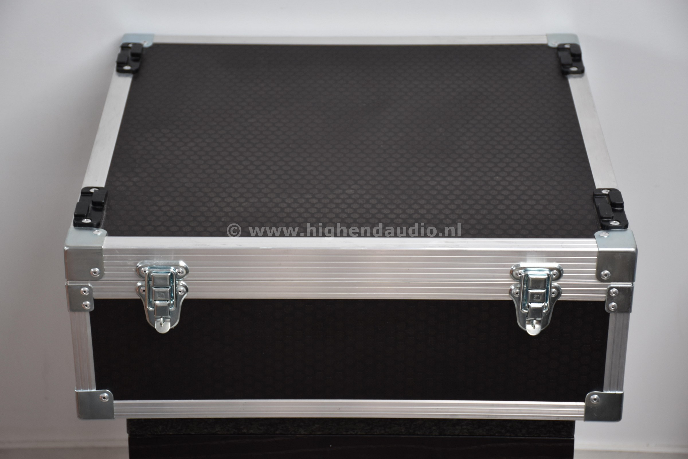 Thrax-DionysosV3-130106-flightcase_wm