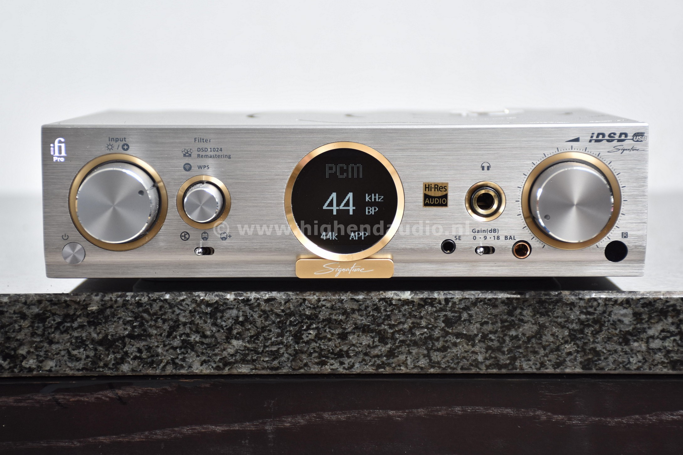 iFi-iDSDProSignature-3013000824-front_wm