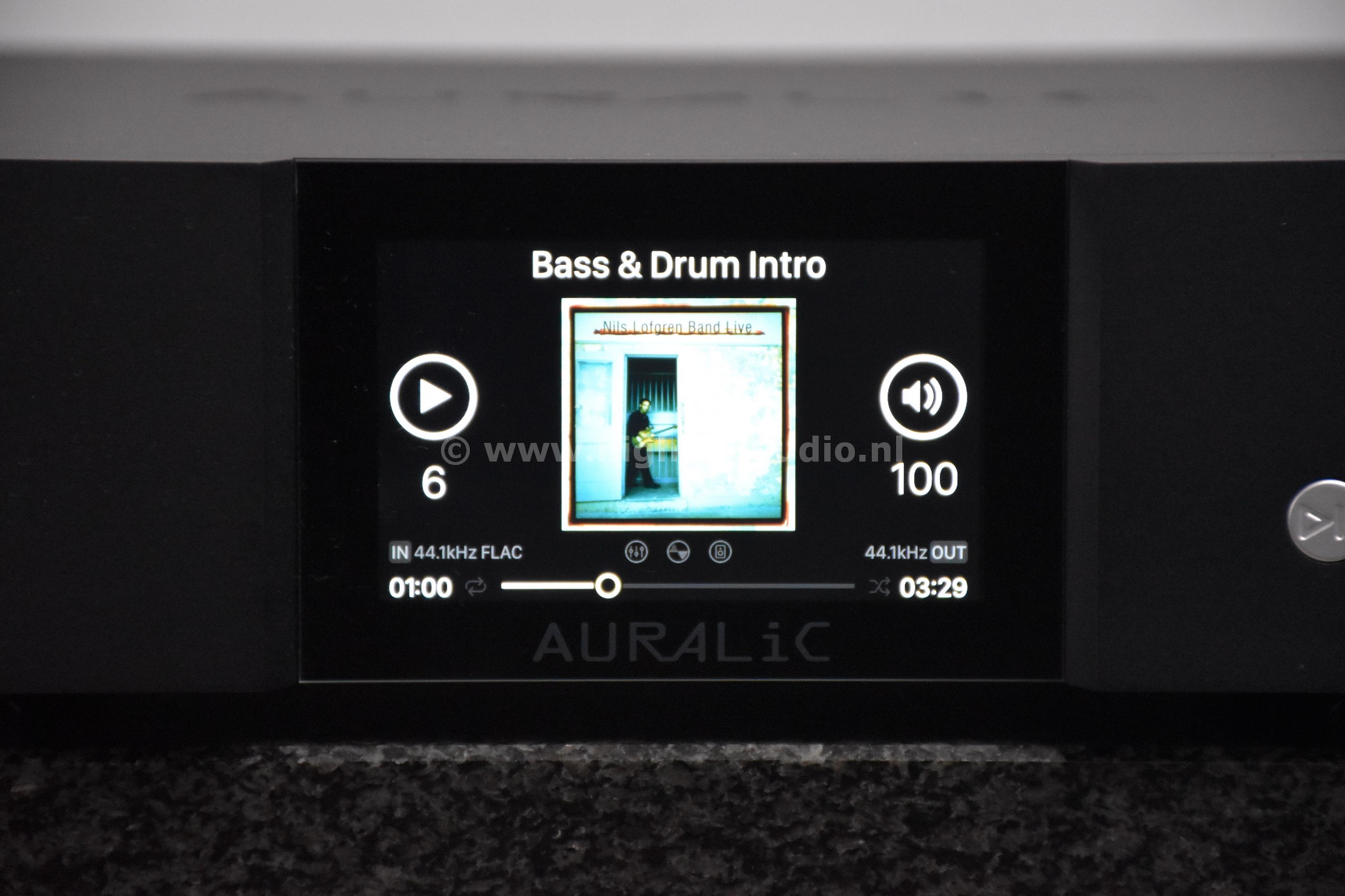 Auralic-AriesG1-82F800SZ-display1_wm