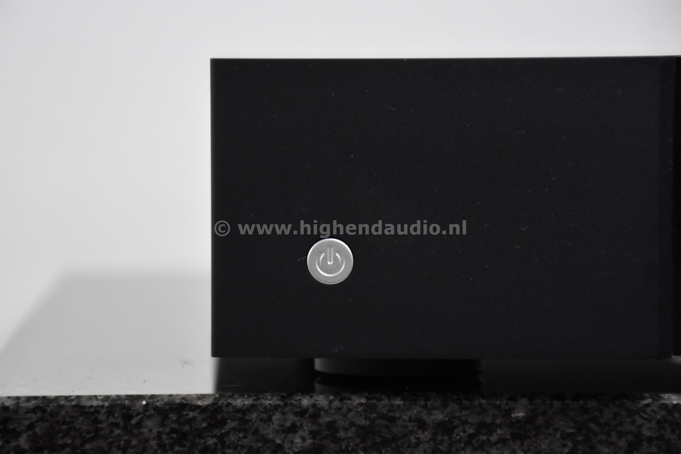 Auralic-AriesG1-82F800SZ-frontleft_wm