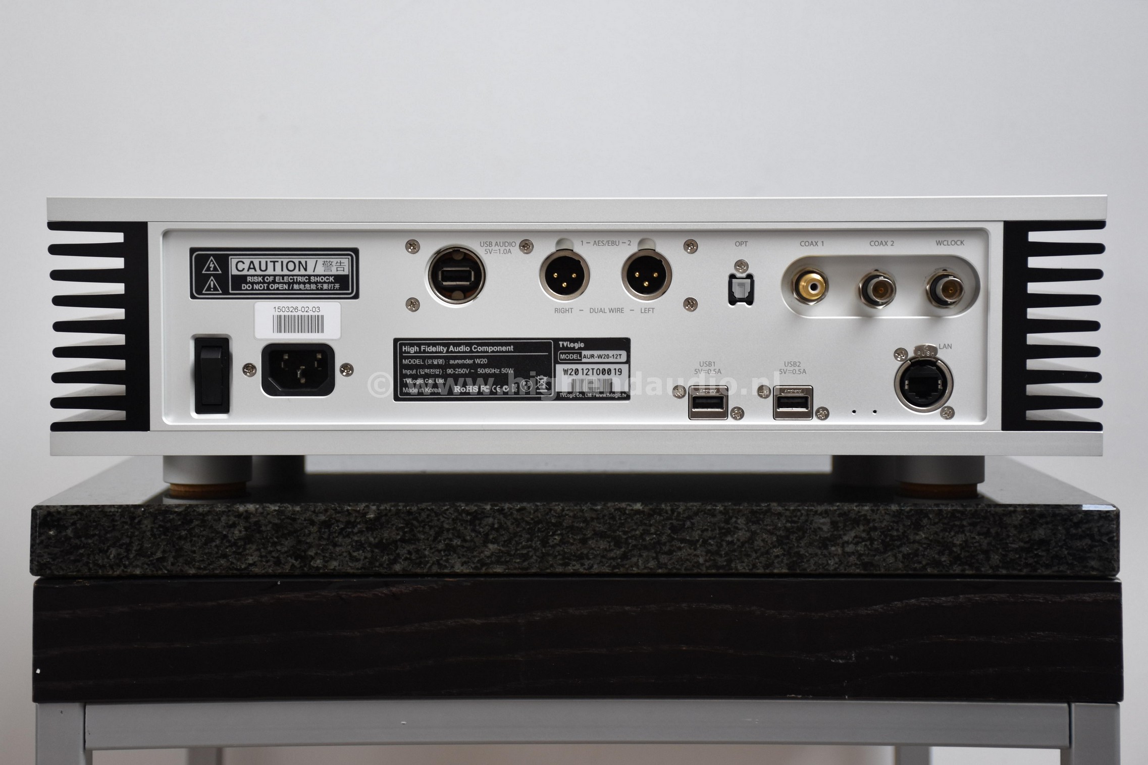 Aurender-W20-W2012TO0019-back_wm