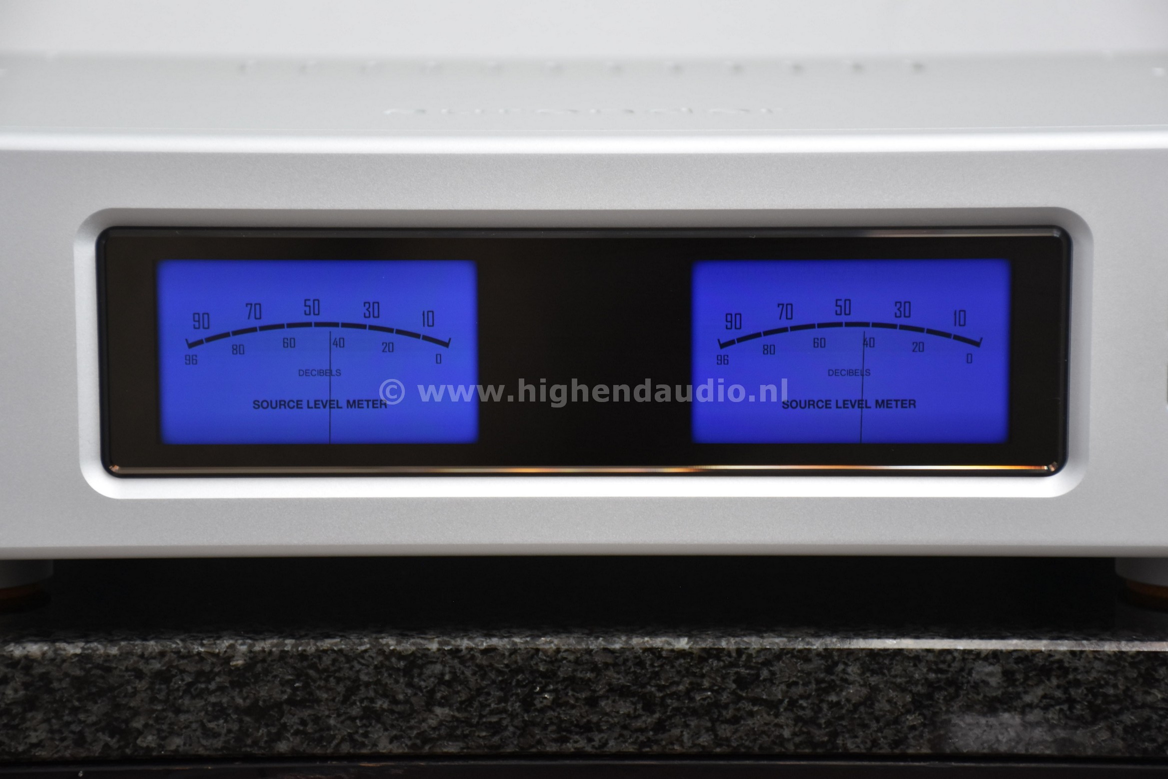 Aurender-W20-W2012TO0019-display2_wm