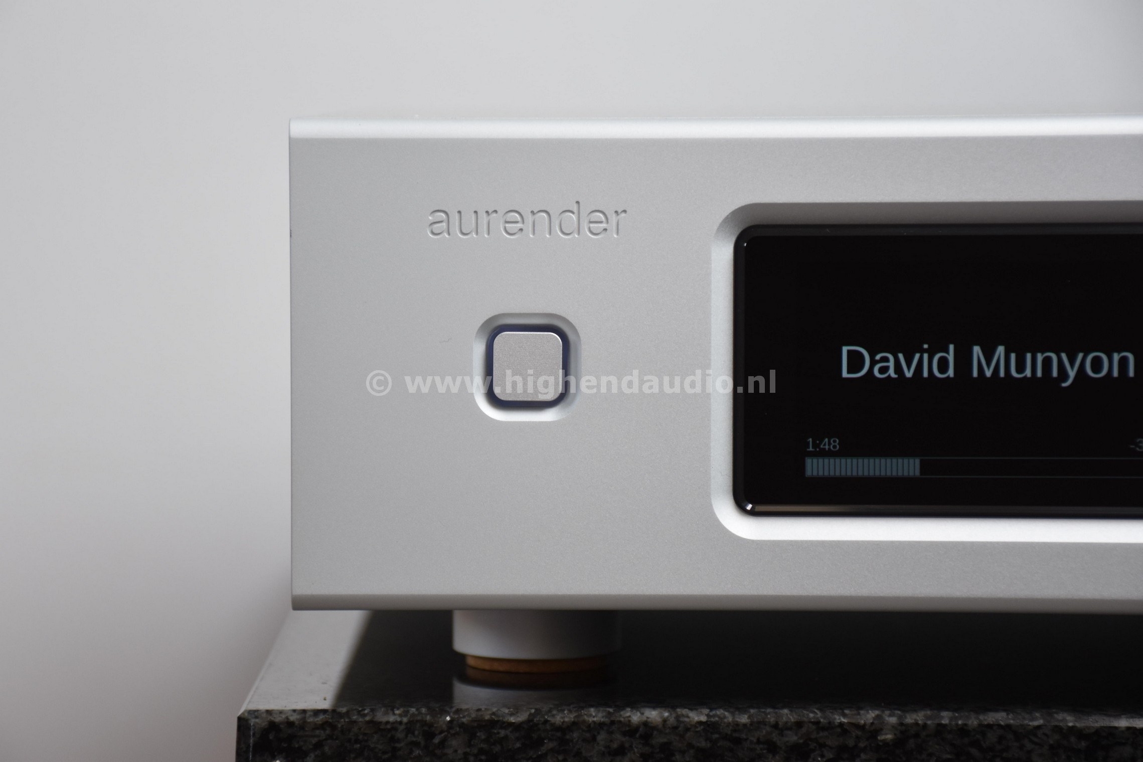 Aurender-W20-W2012TO0019-frontleft_wm