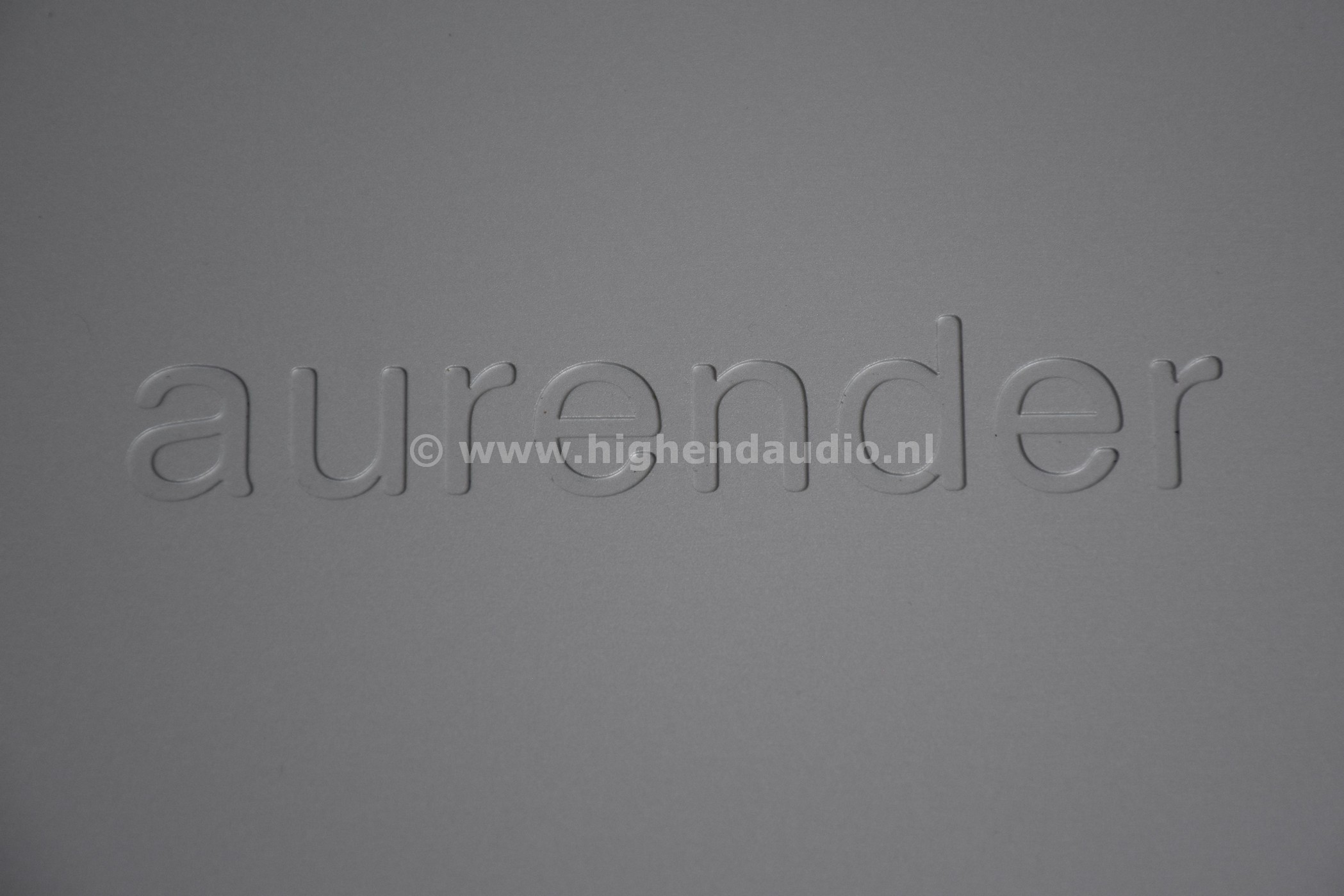 Aurender-W20-W2012TO0019-topcloseup_wm