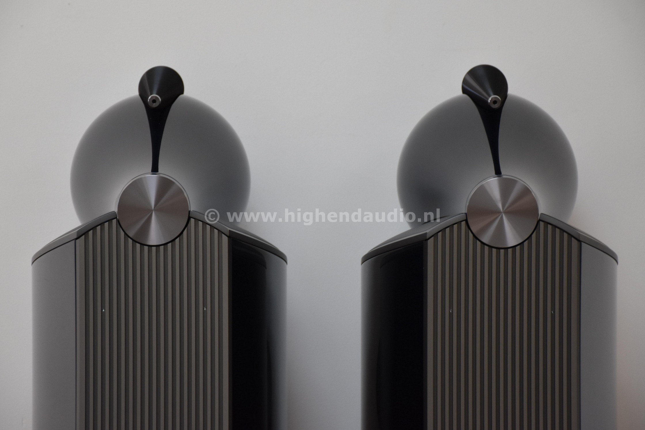 B&W-801D4Signature-3865-3866-backtop_wm