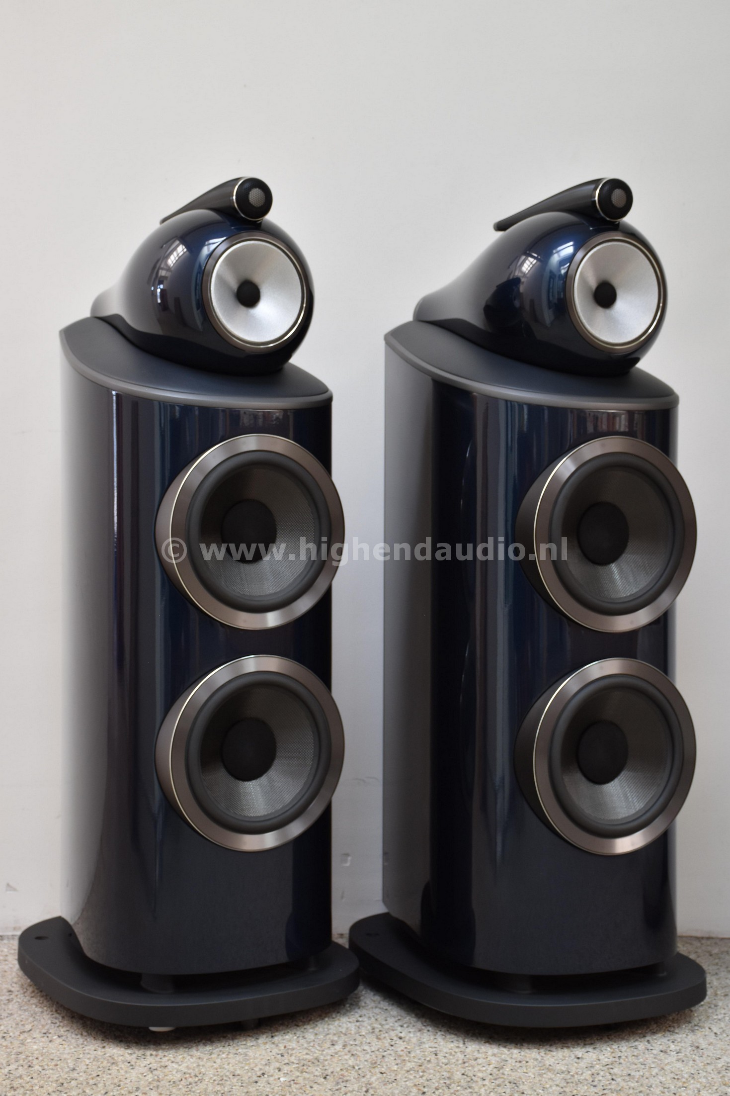 B&W-801D4Signature-3865-3866-sidewog_wm