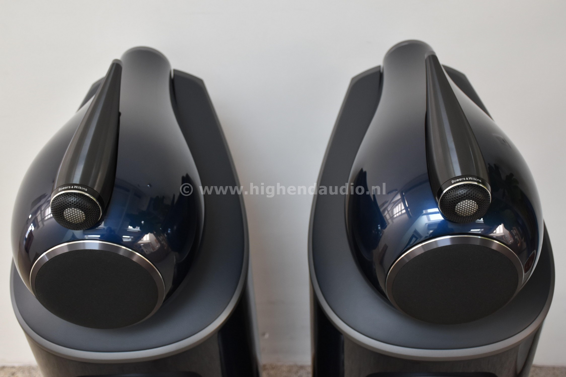 B&W-801D4Signature-3865-3866-top_wm