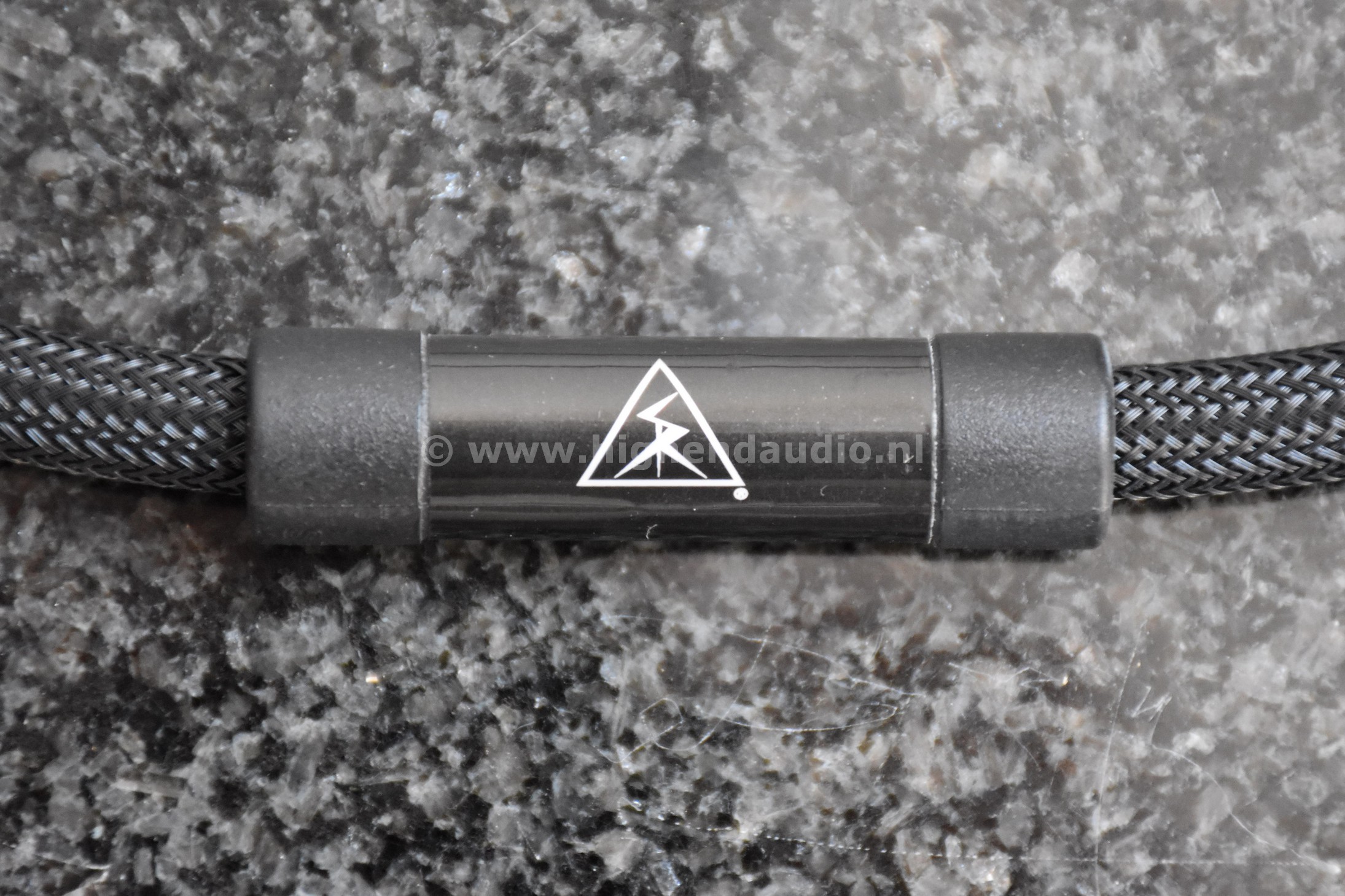 Shunyata-Delta-AESEBU-1m-0344-detail1_wm