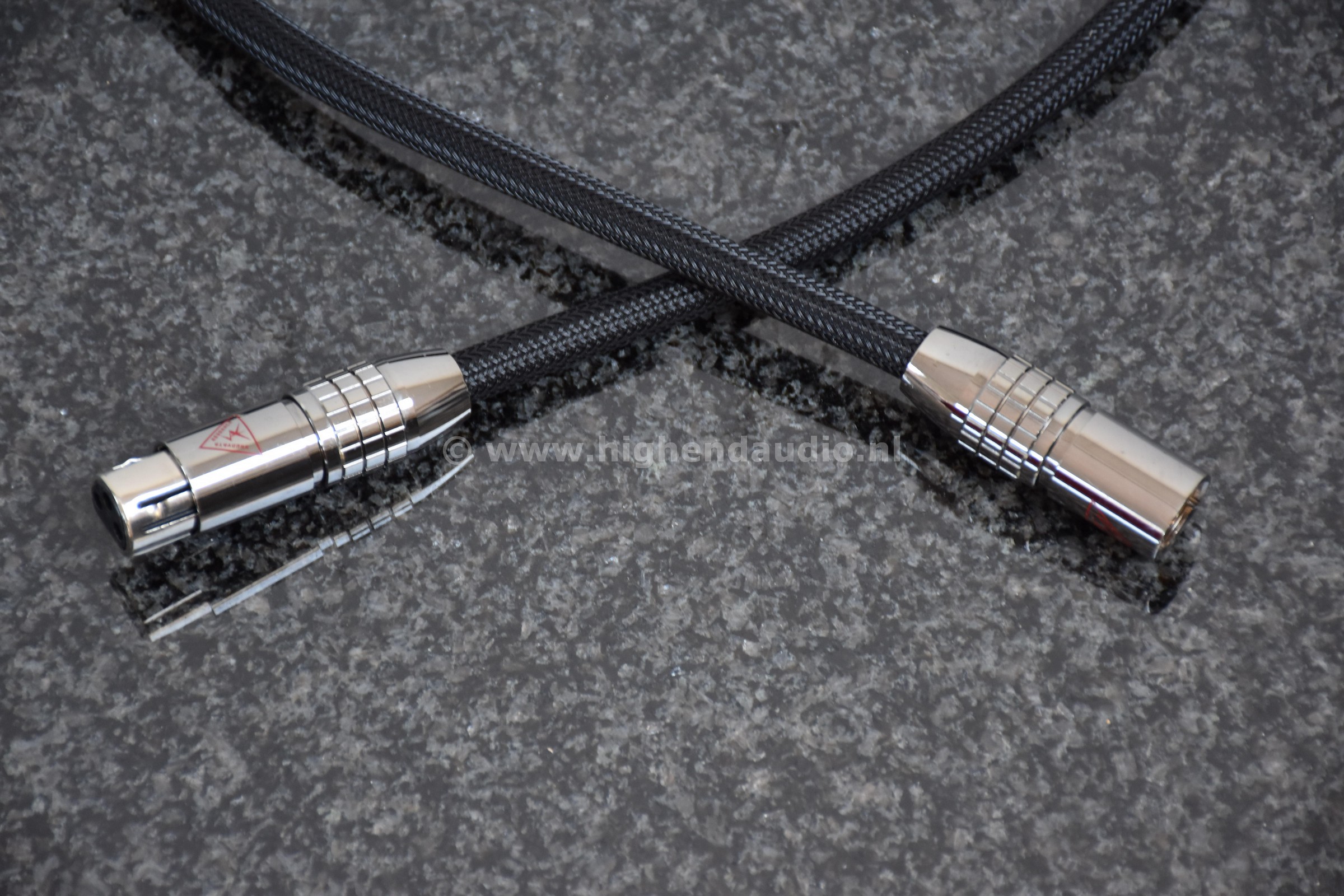 Shunyata-Delta-AESEBU-1m-0344-detail5_wm