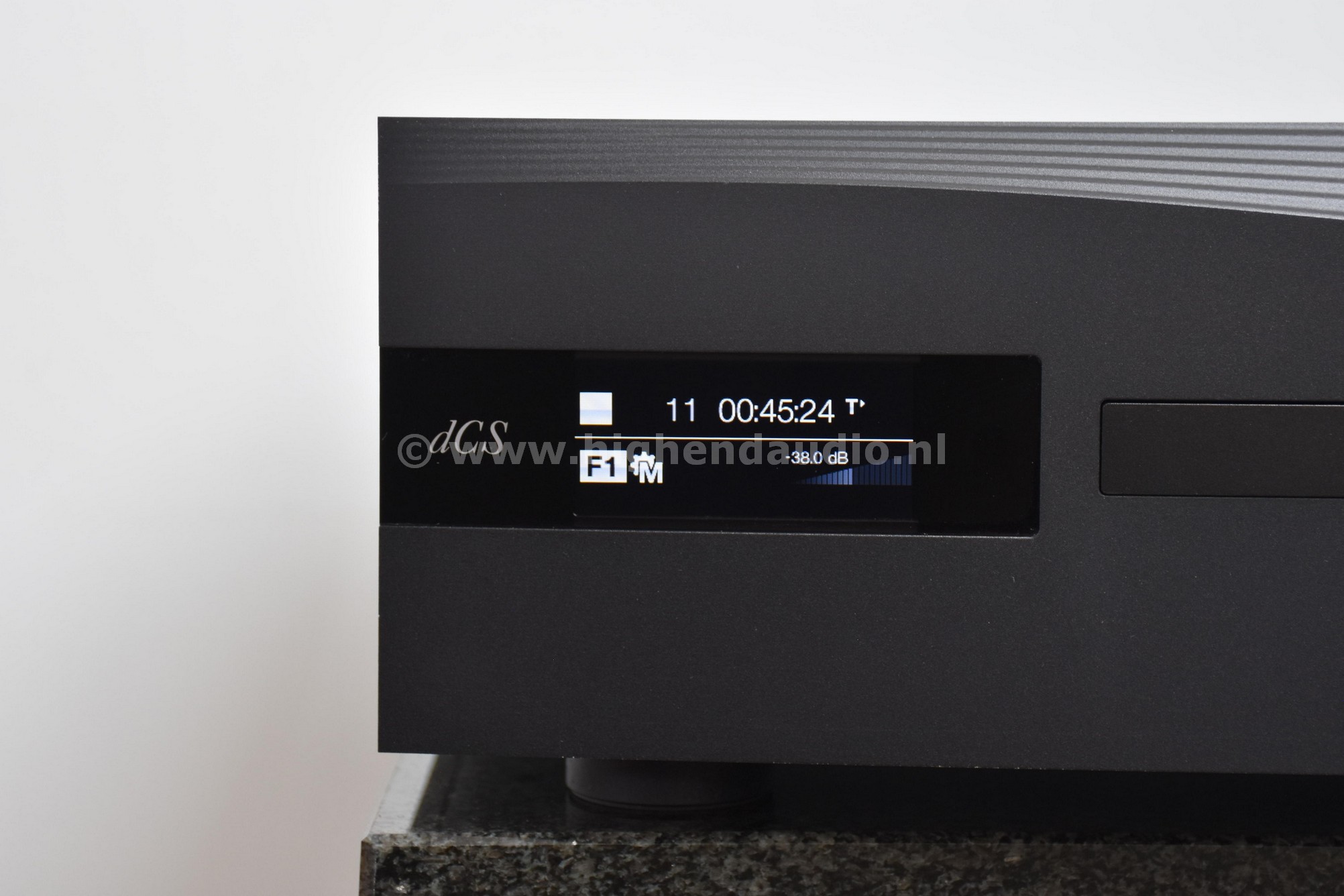 dCS-RossiniPlayer-APEX-RPR54136-frontdisplay1_wm