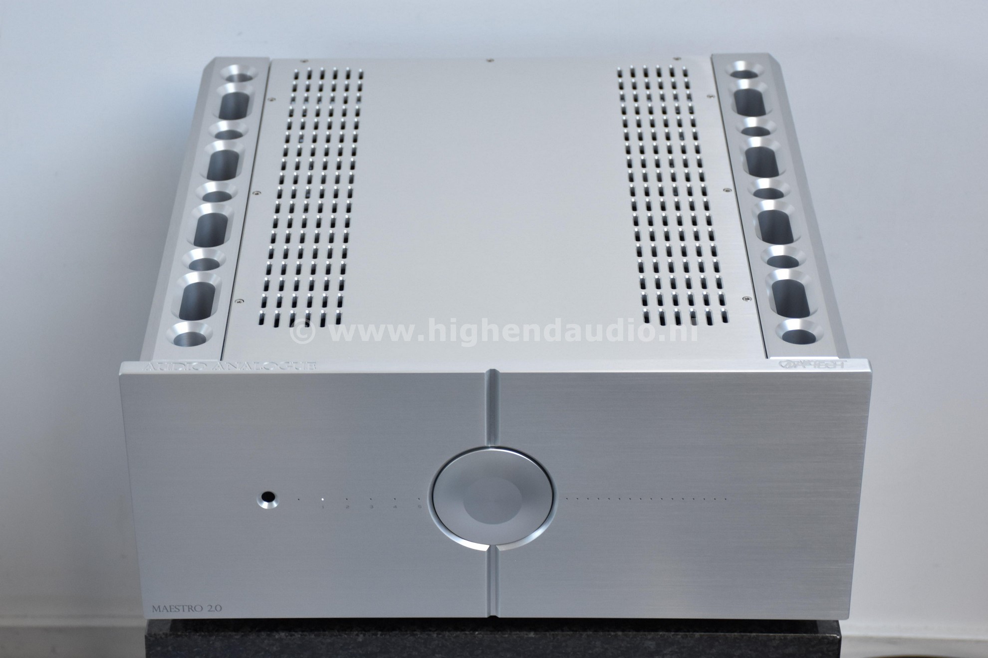 AudioAnalogue-Maestro20-10100ATARQ24E04-top_wm