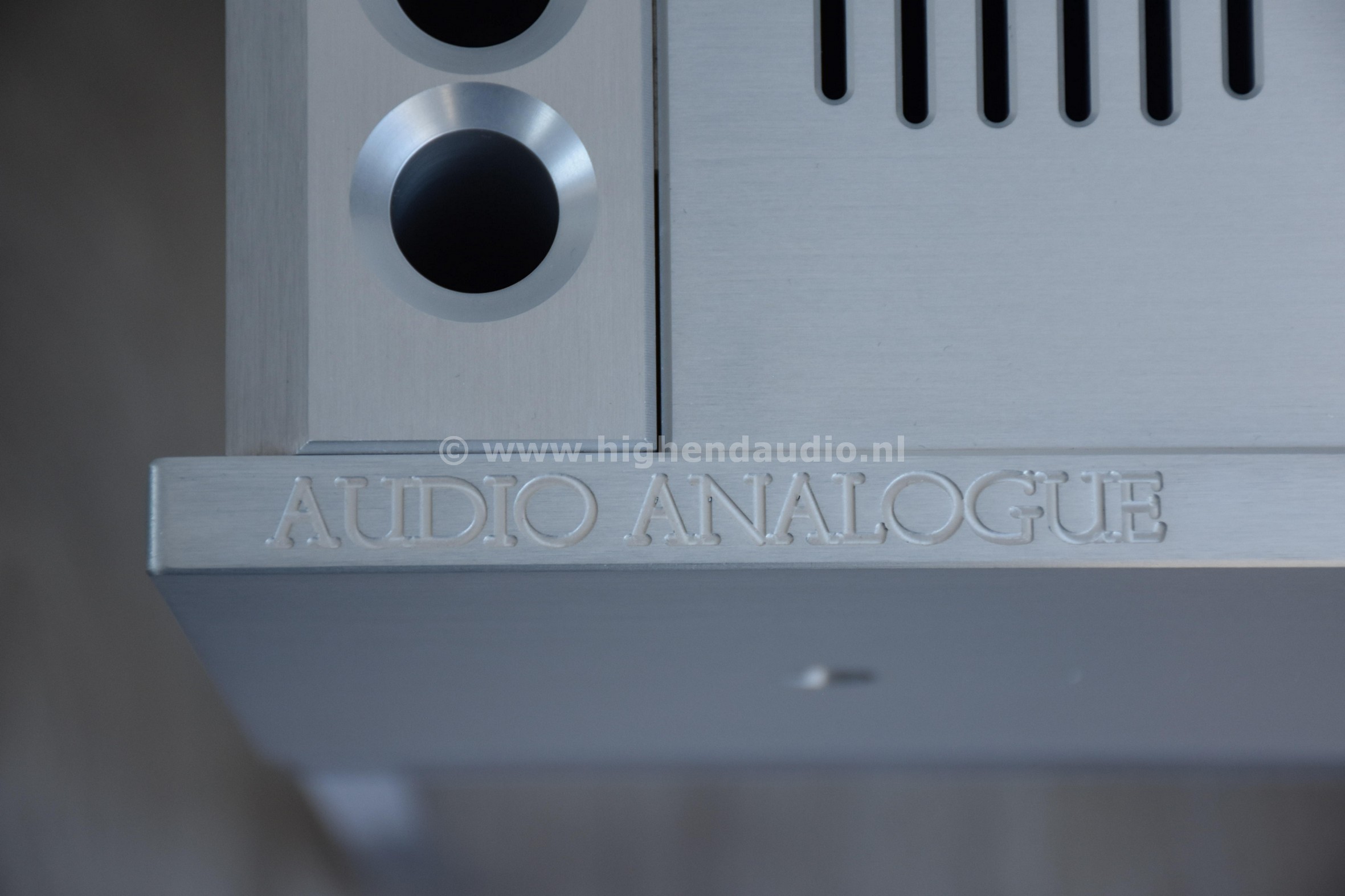 AudioAnalogue-Maestro20-10100ATARQ24E04-topcloseup2_wm