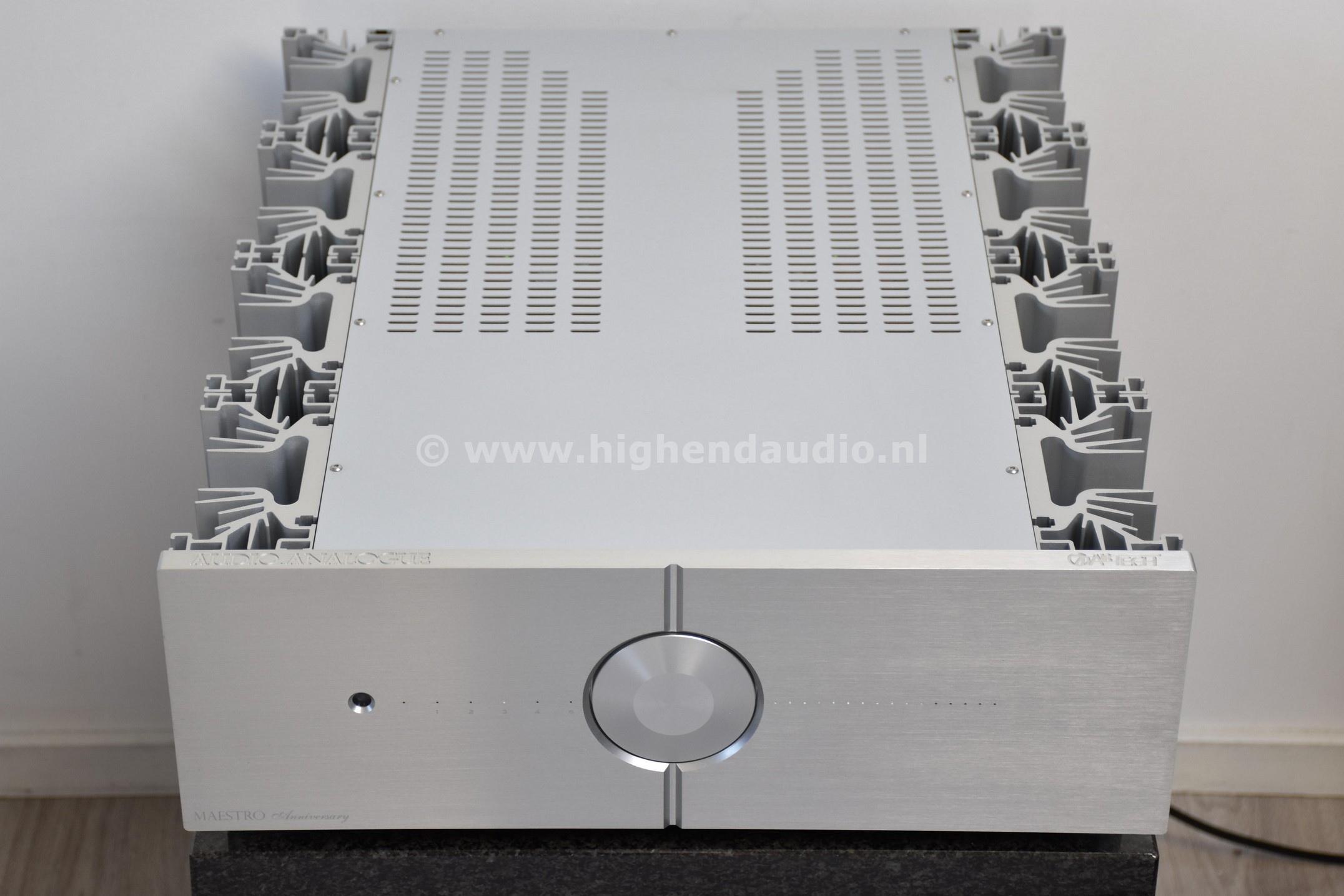 AudioAnalogue-MaestroAnniversary-1000ATEA19E17-top_wm