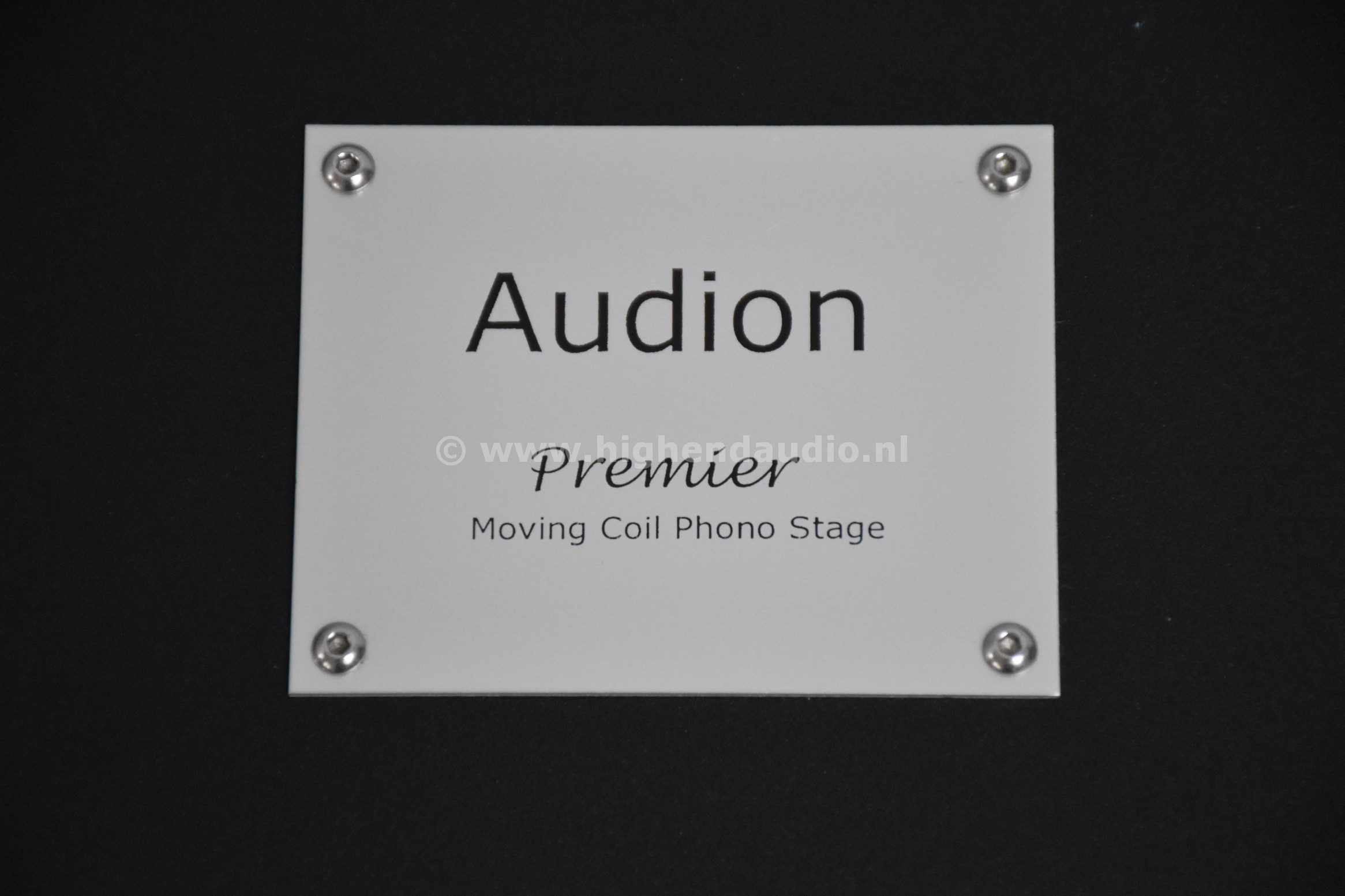 Audion-PremierPhonoMCstage-02010374-topcloseup_wm