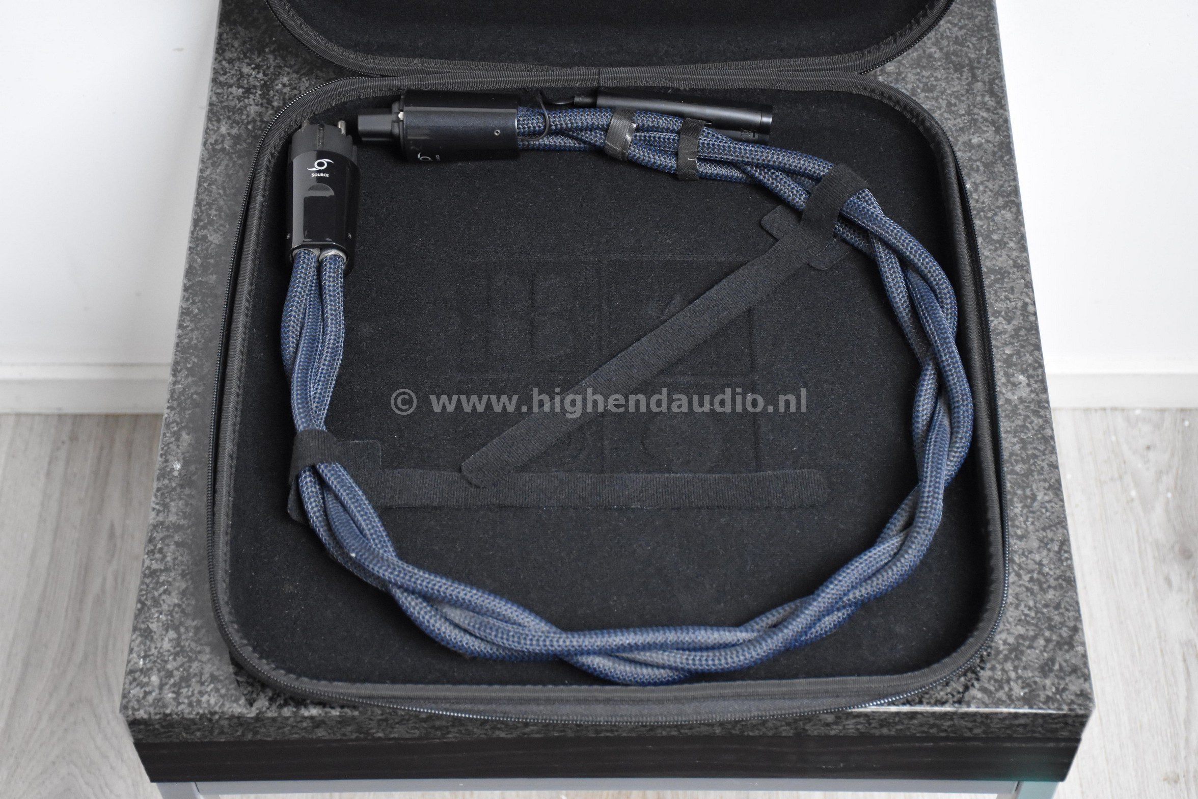 Audioquest-Hurricane-Source-1m-cableinbag_wm