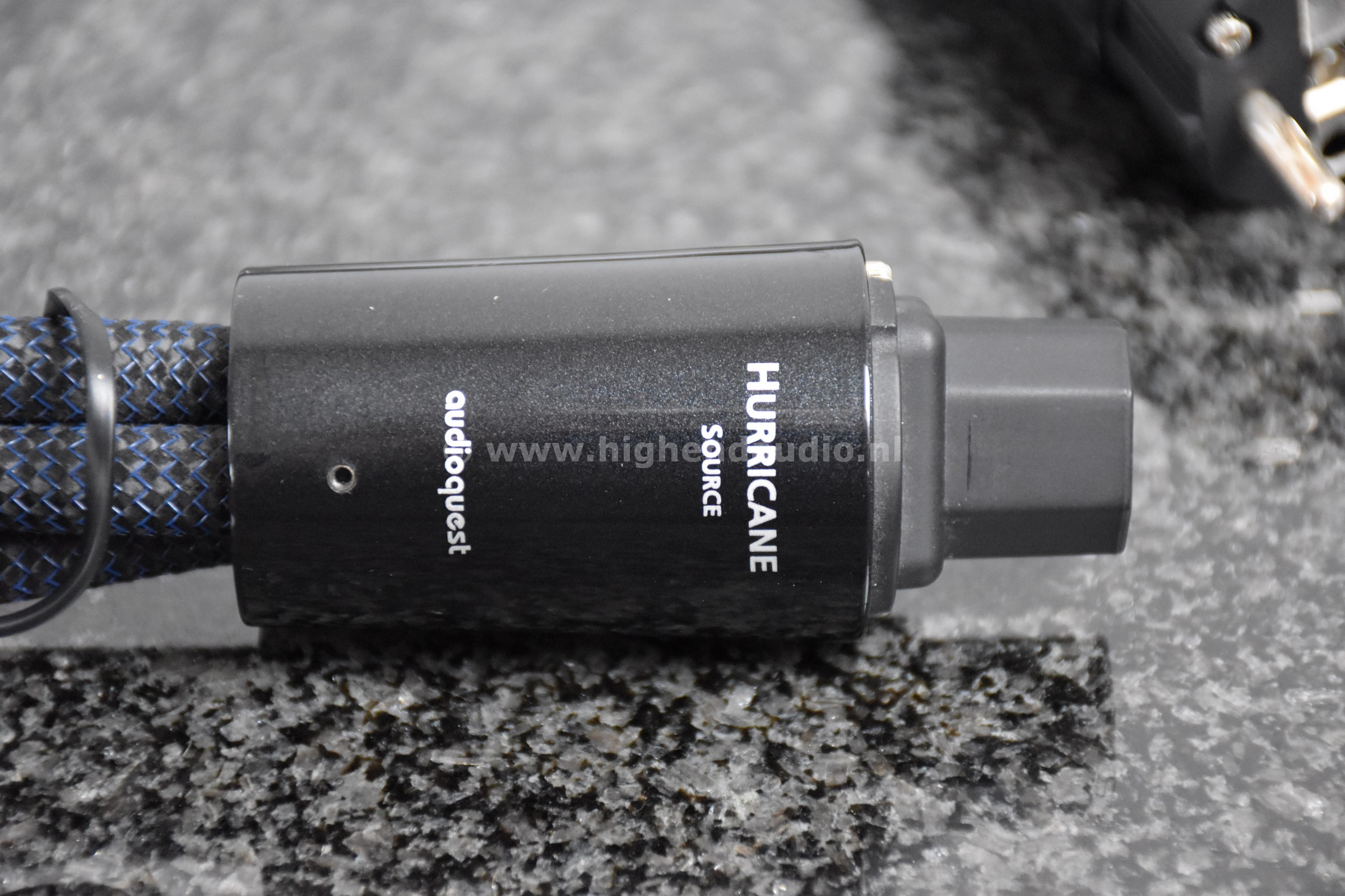 Audioquest-Hurricane-Source-1m-detail3_wm