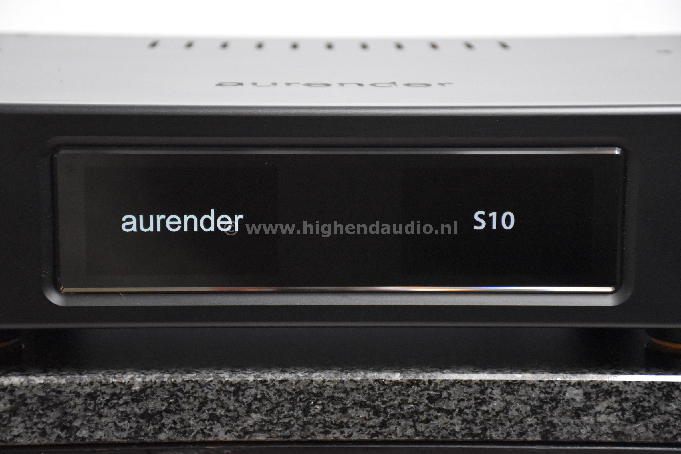 Aurender-S10-S10BN0002-display1_wm