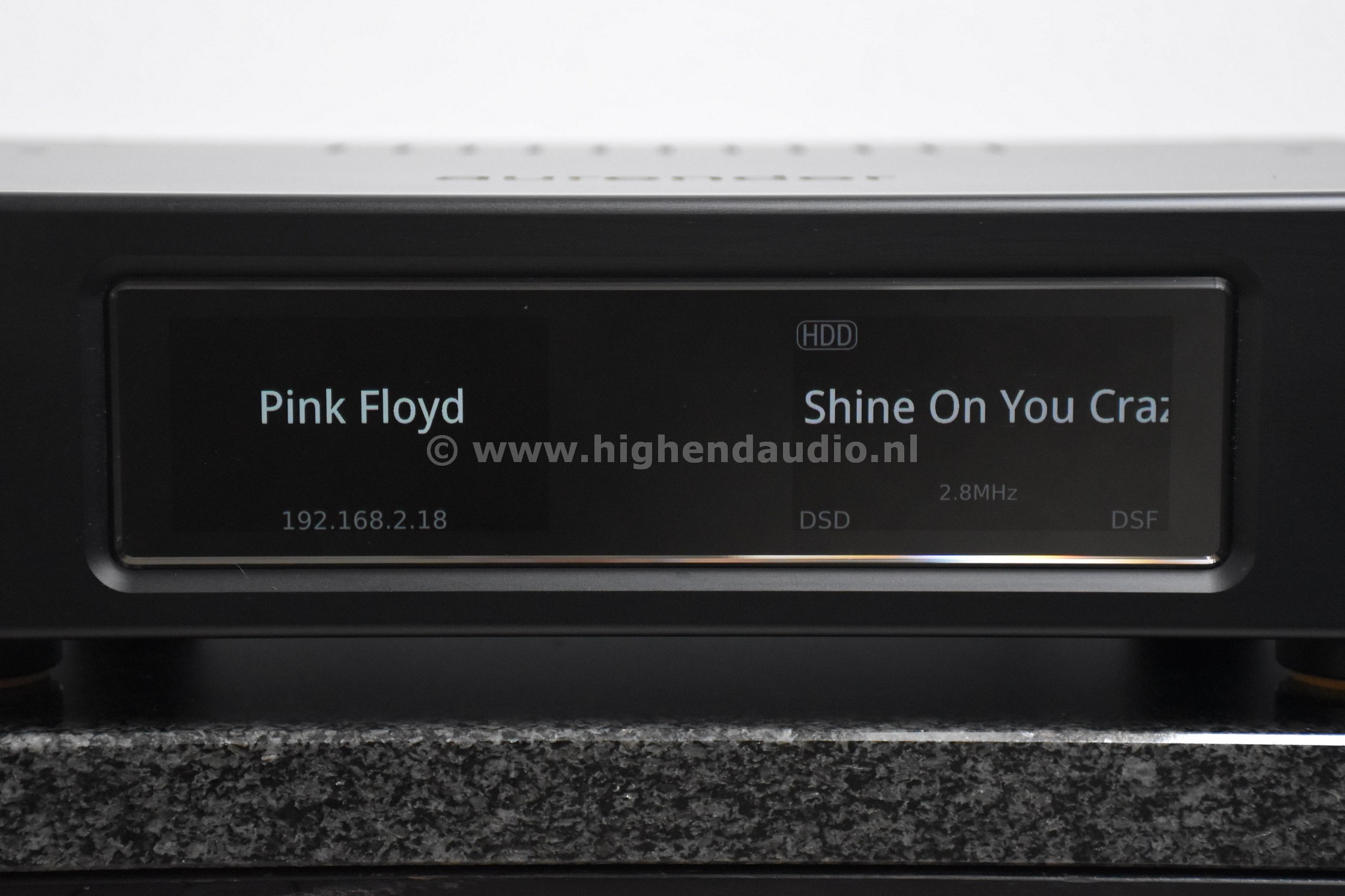 Aurender-S10-S10BN0002-display2_wm