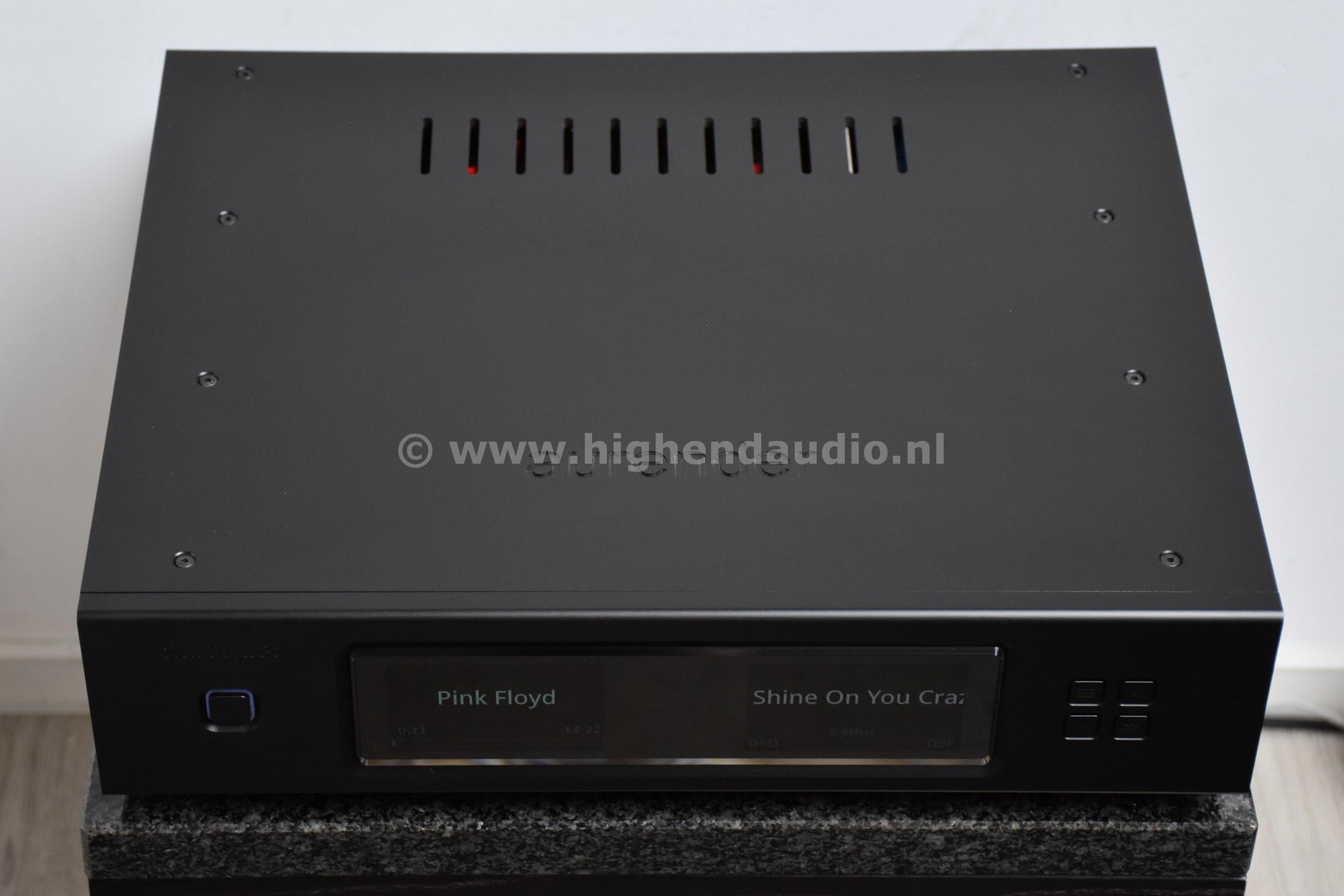 Aurender-S10-S10BN0002-top_wm